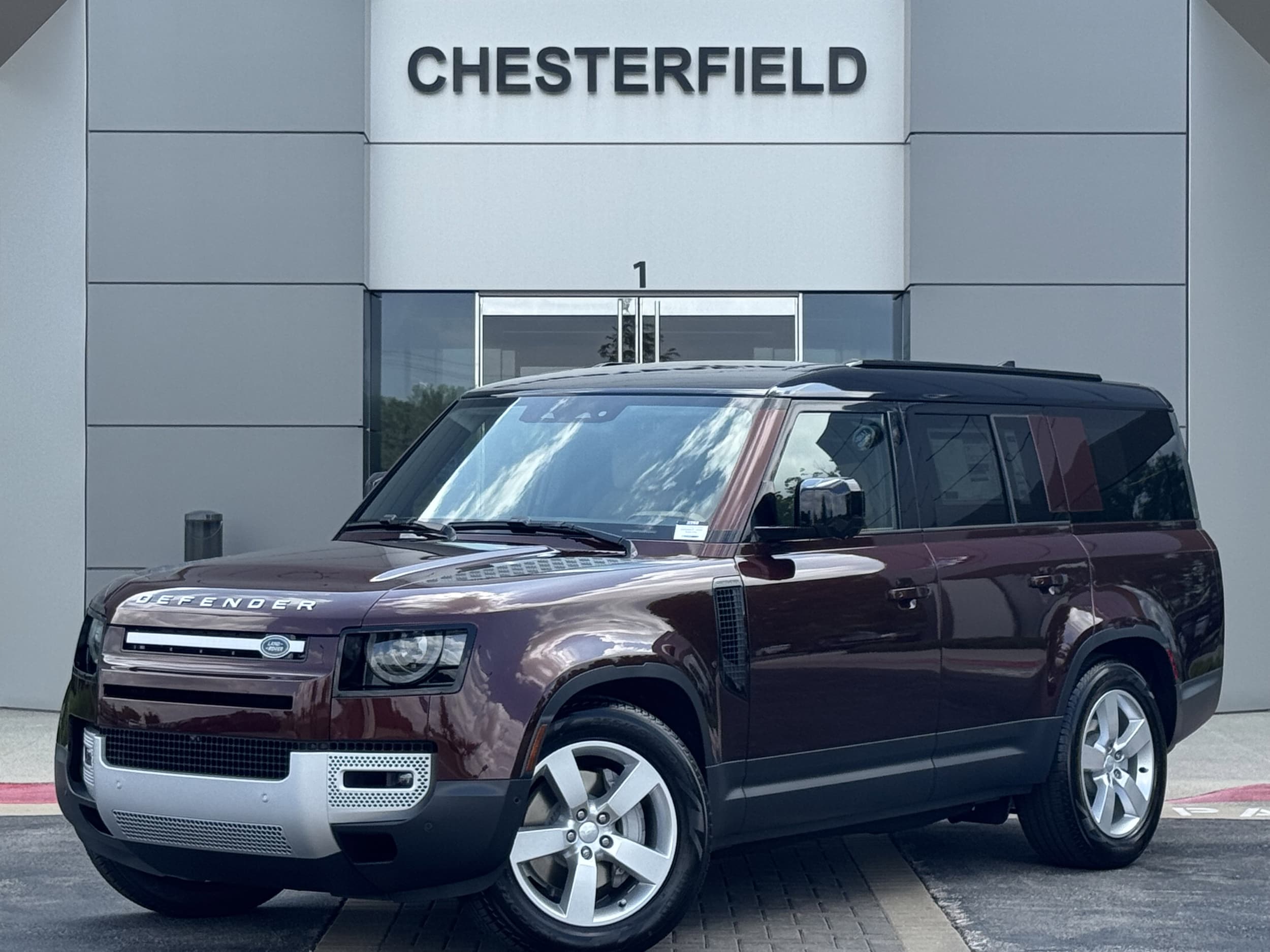 2025 Land Rover Defender S's photo