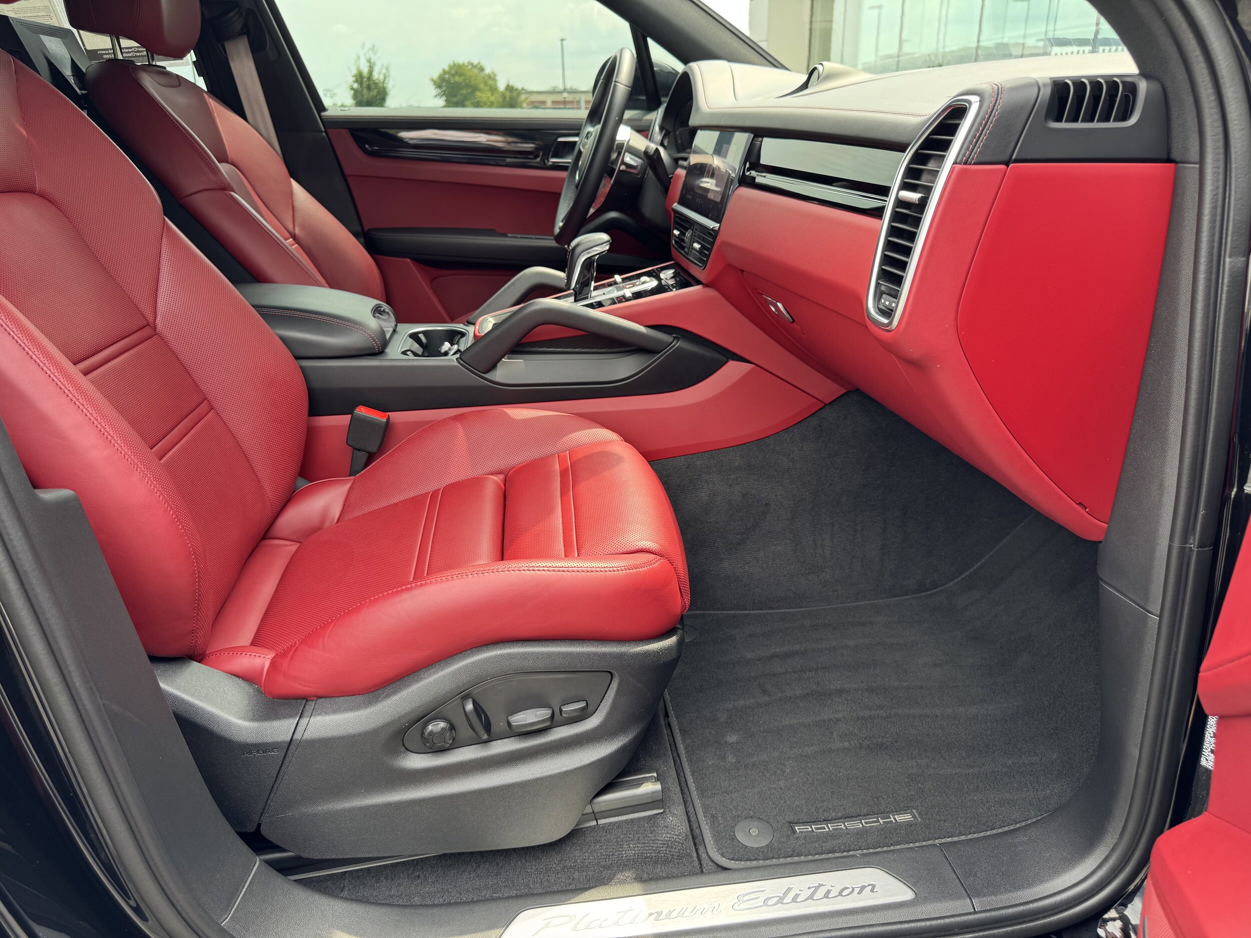 2023 Porsche Cayenne Platinum Edition photo 2