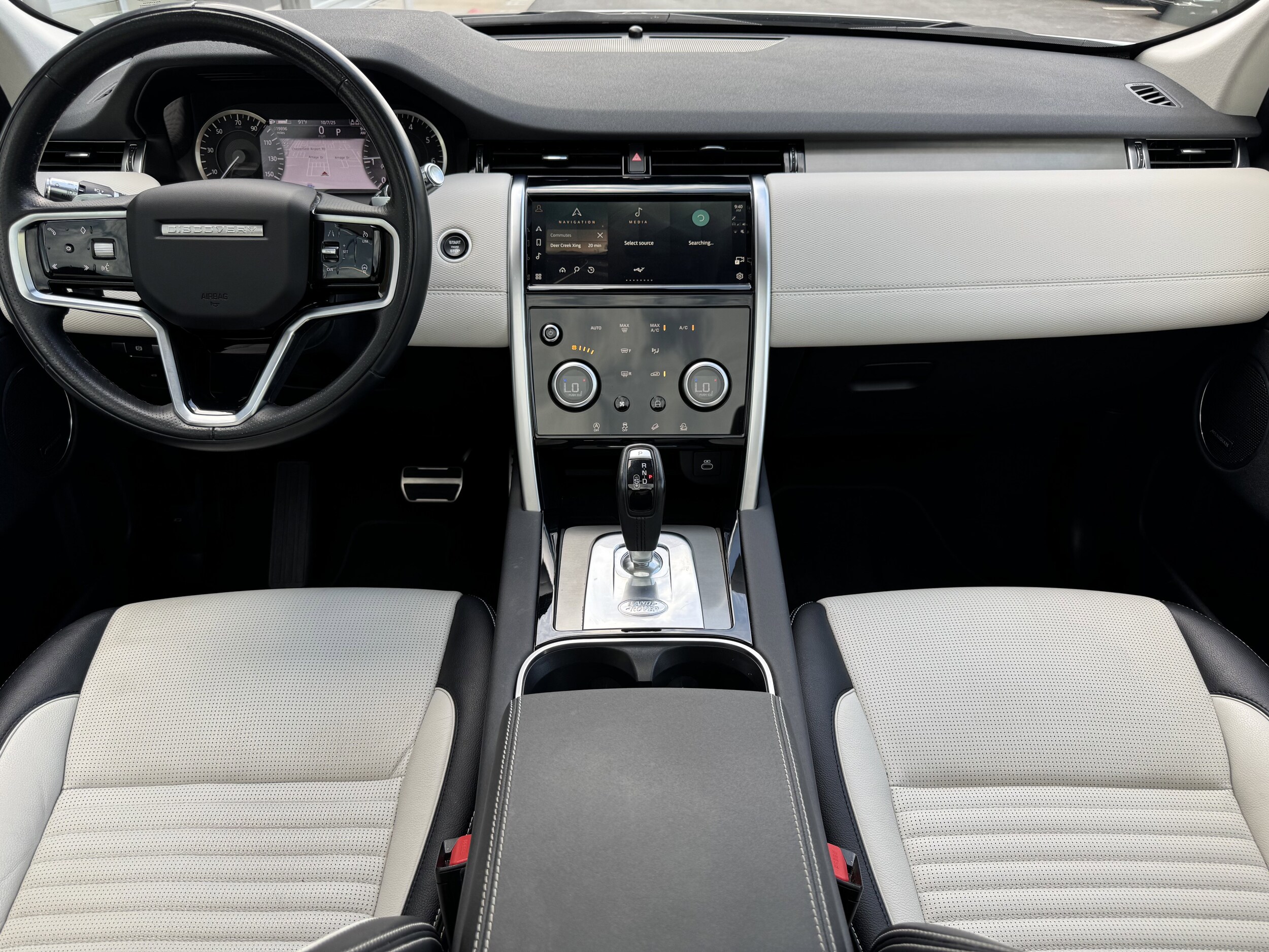 2022 Land Rover Discovery Sport SE R-Dynamic photo 4