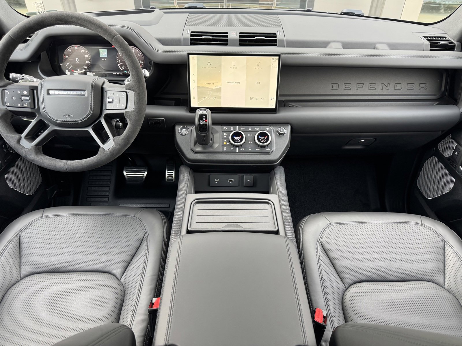 2024 Land Rover Defender 130 V8 photo 3