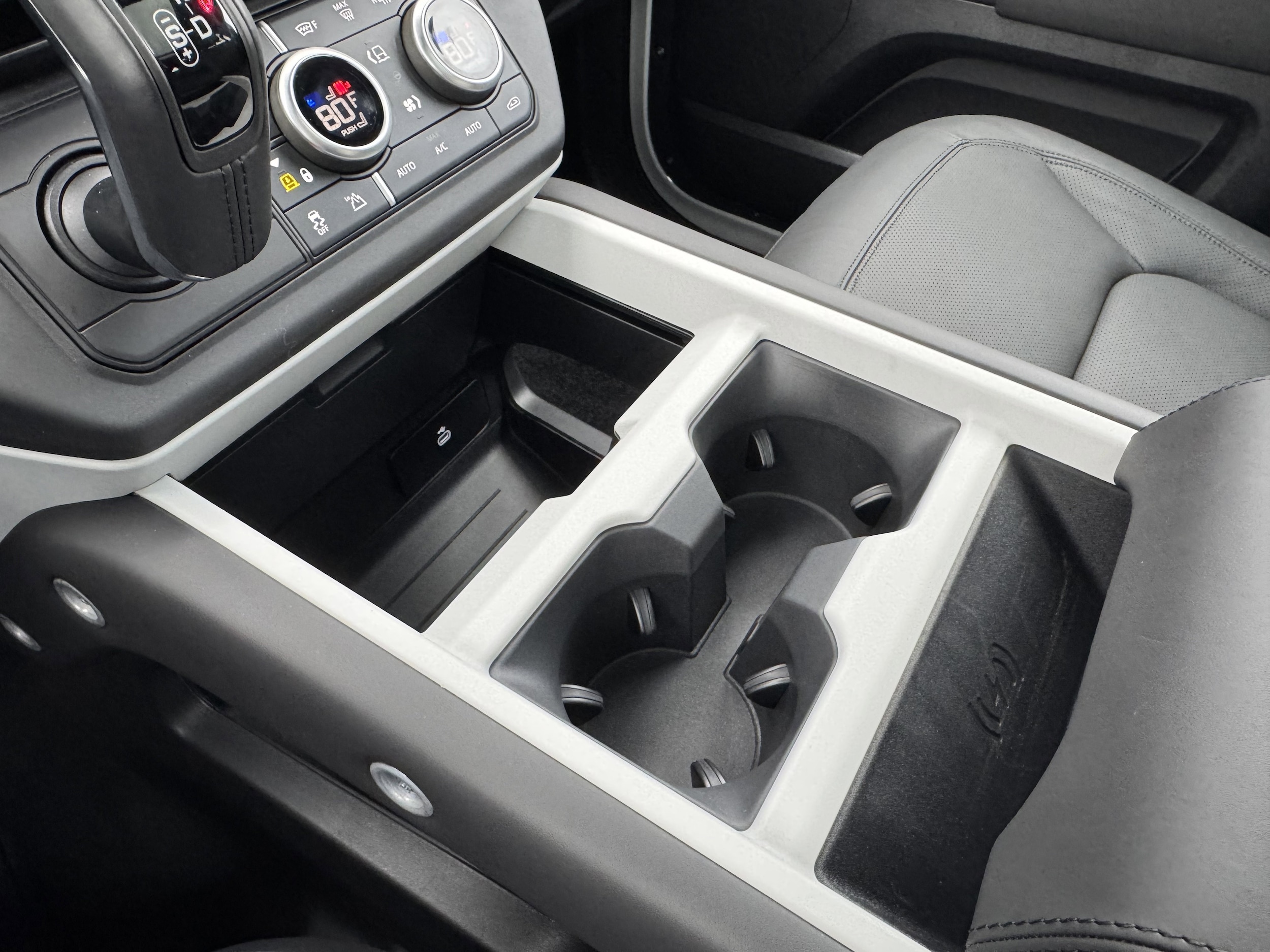 2026 Land Rover Defender X-Dynamic SE - Photo 23
