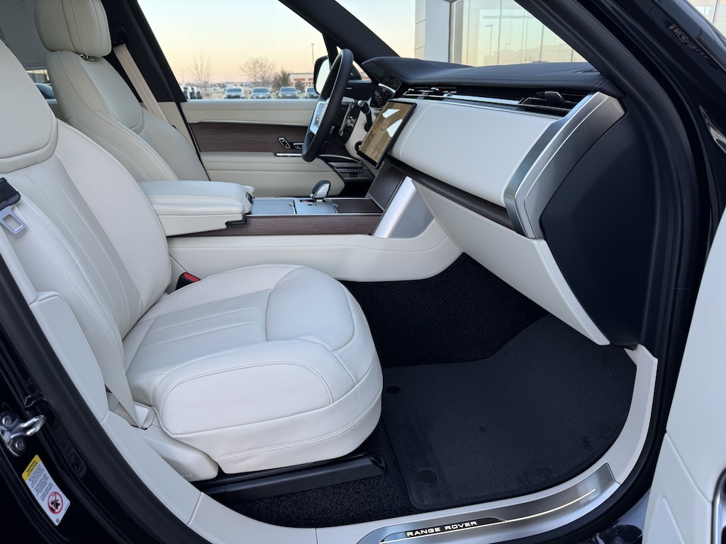 New 2026 Land Rover Range Rover SE P400 SUV