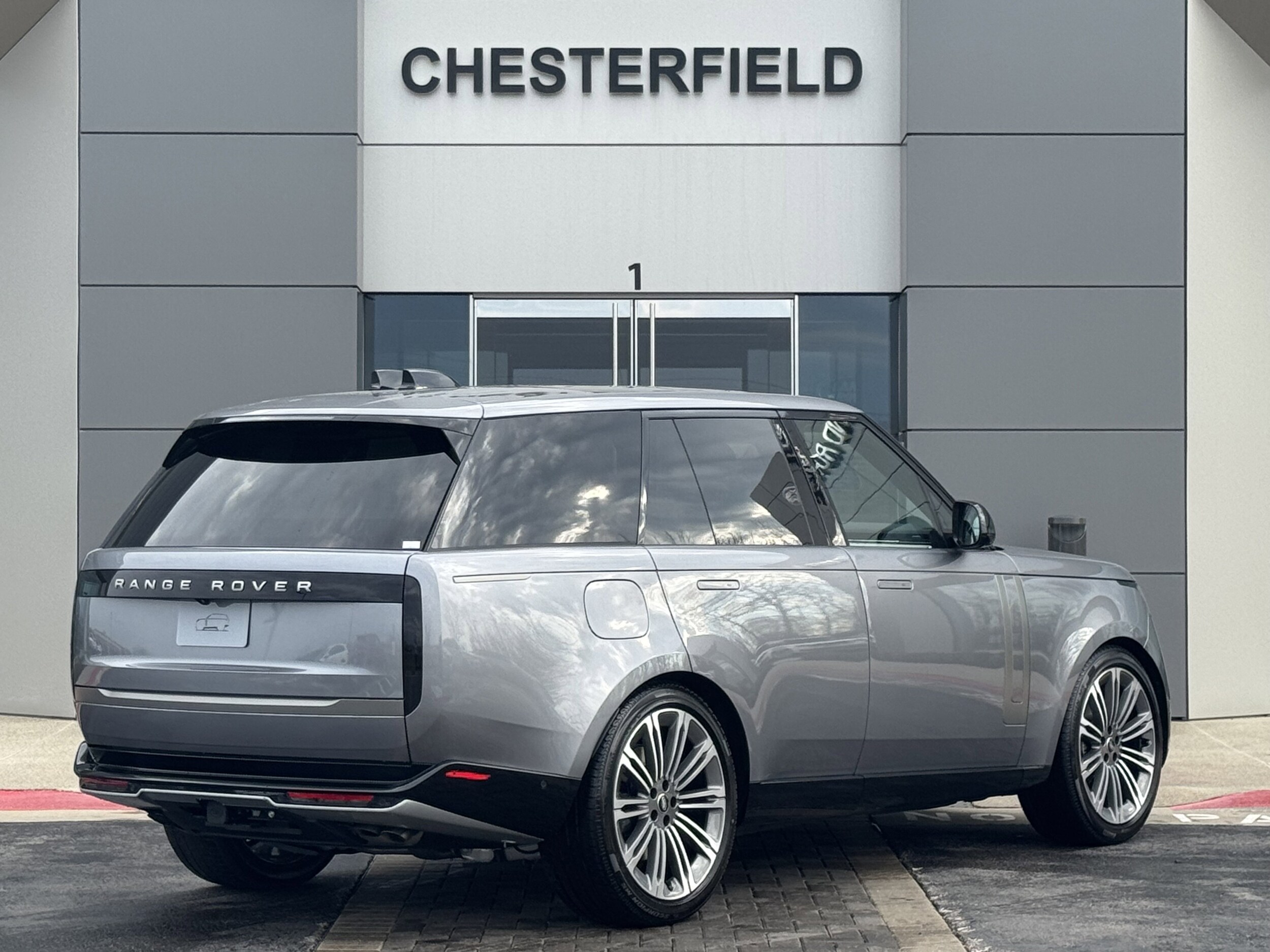 2025 Land Rover Range Rover SE photo 2