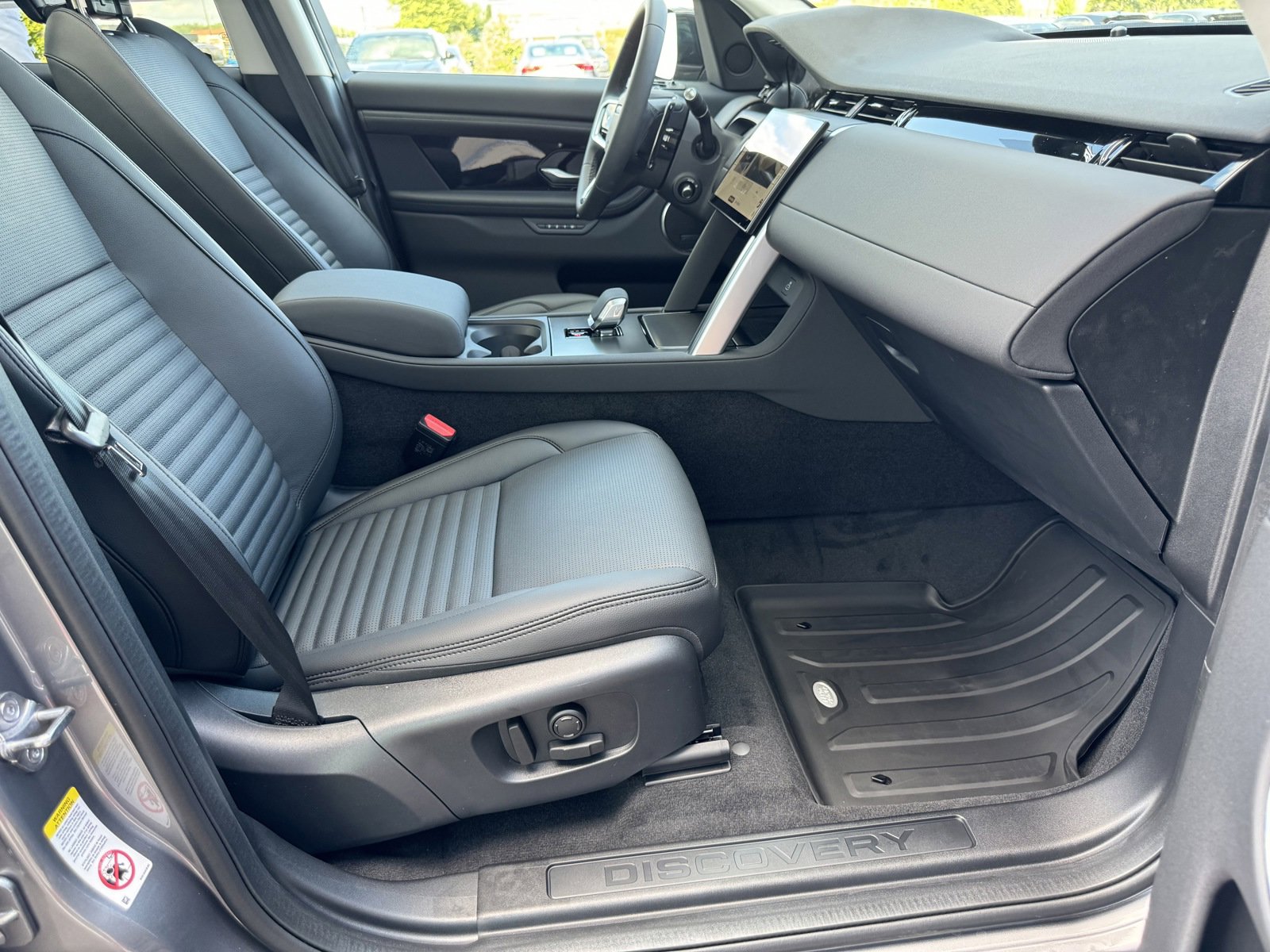 2024 Land Rover Discovery Sport S photo 3