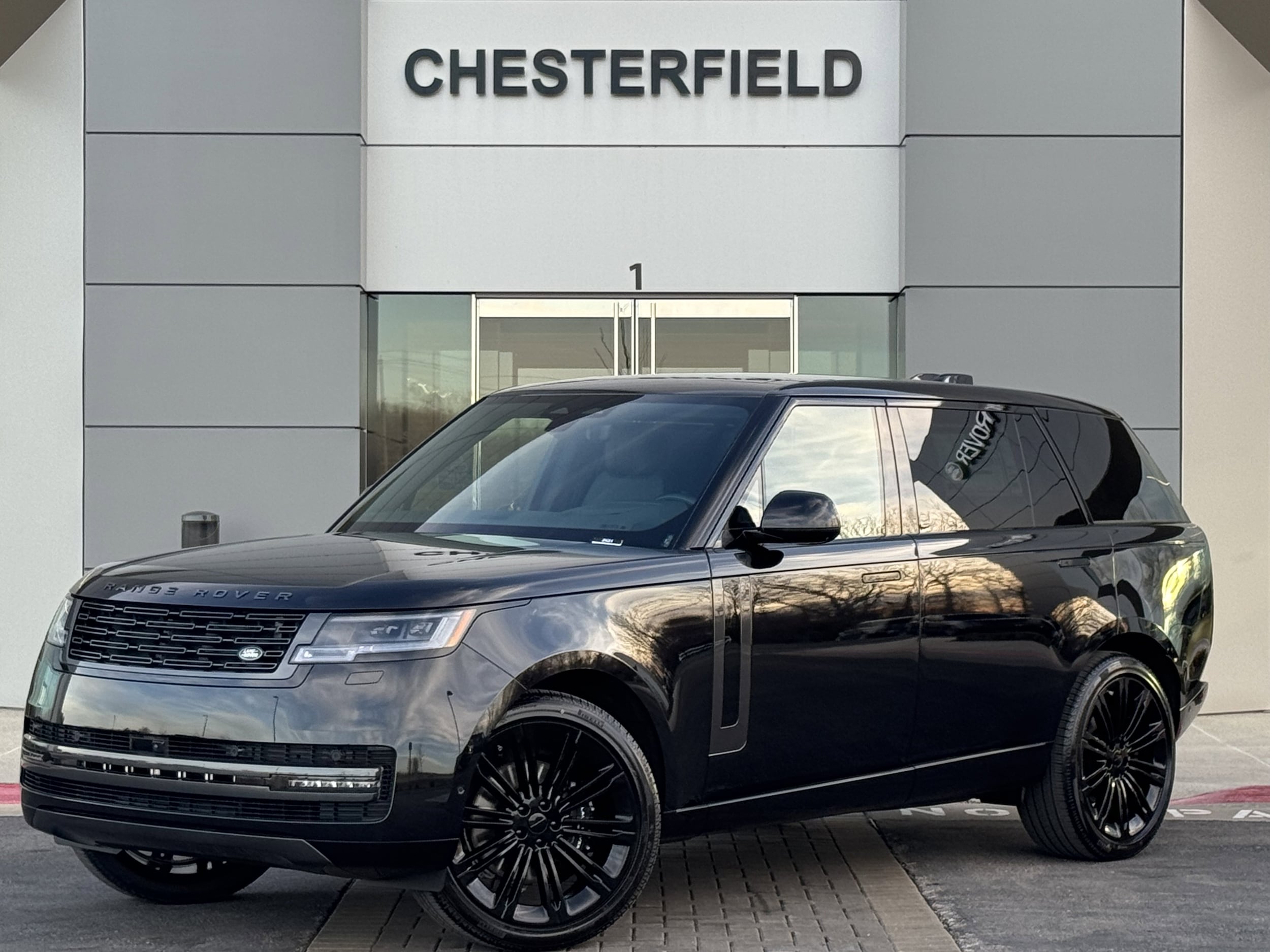 2026 Land Rover Range Rover SE's photo