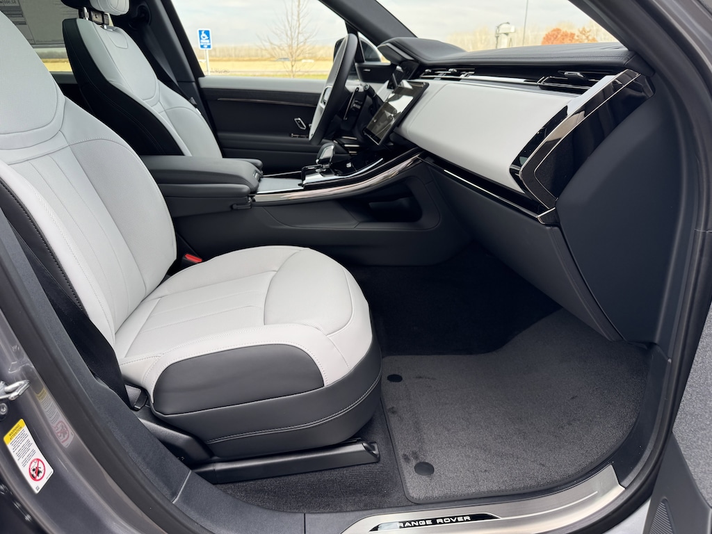 New 2025 Land Rover Range Rover Sport Dynamic SE SUV