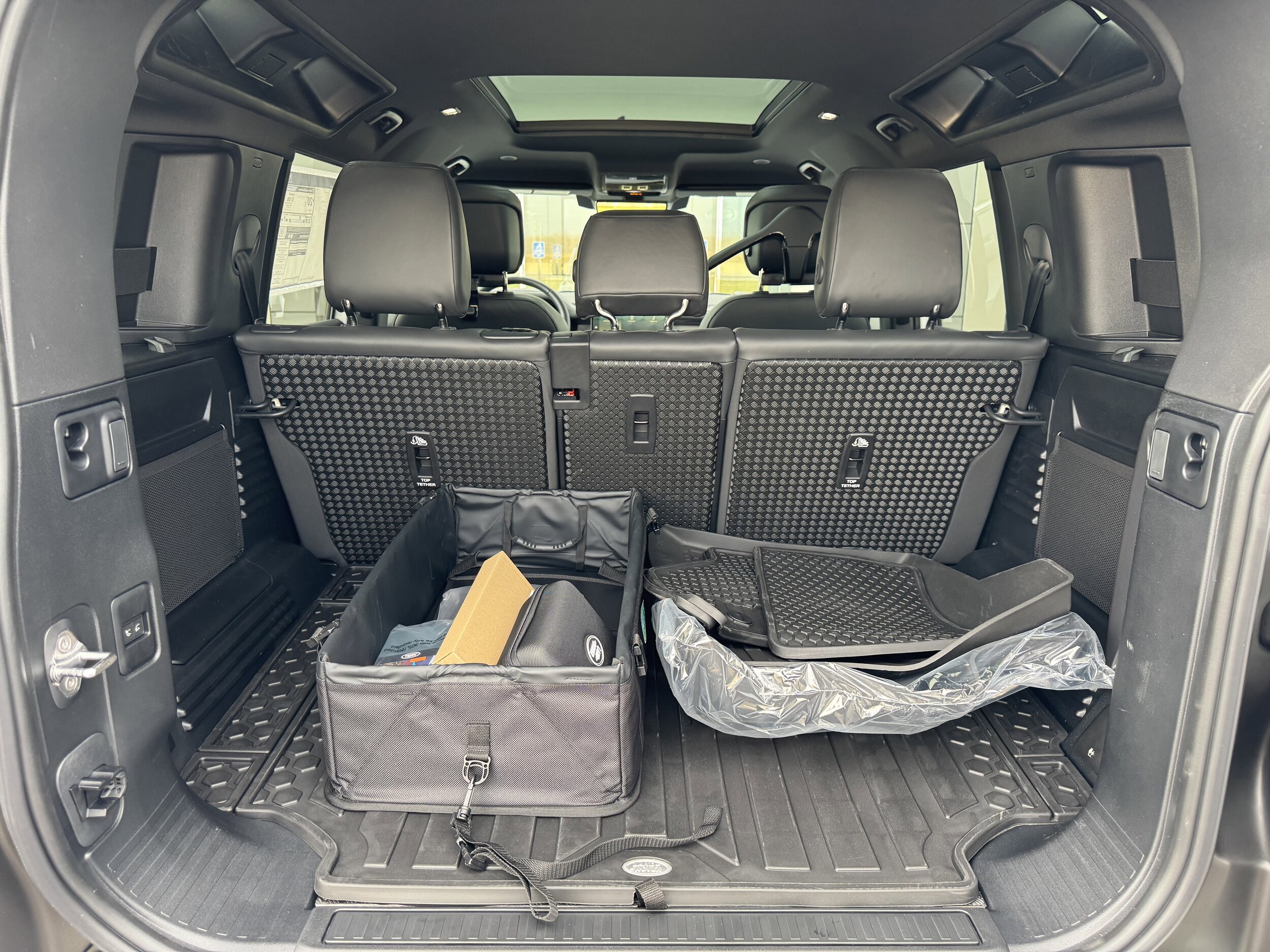 2026 Land Rover Defender X-Dynamic SE - Photo 31