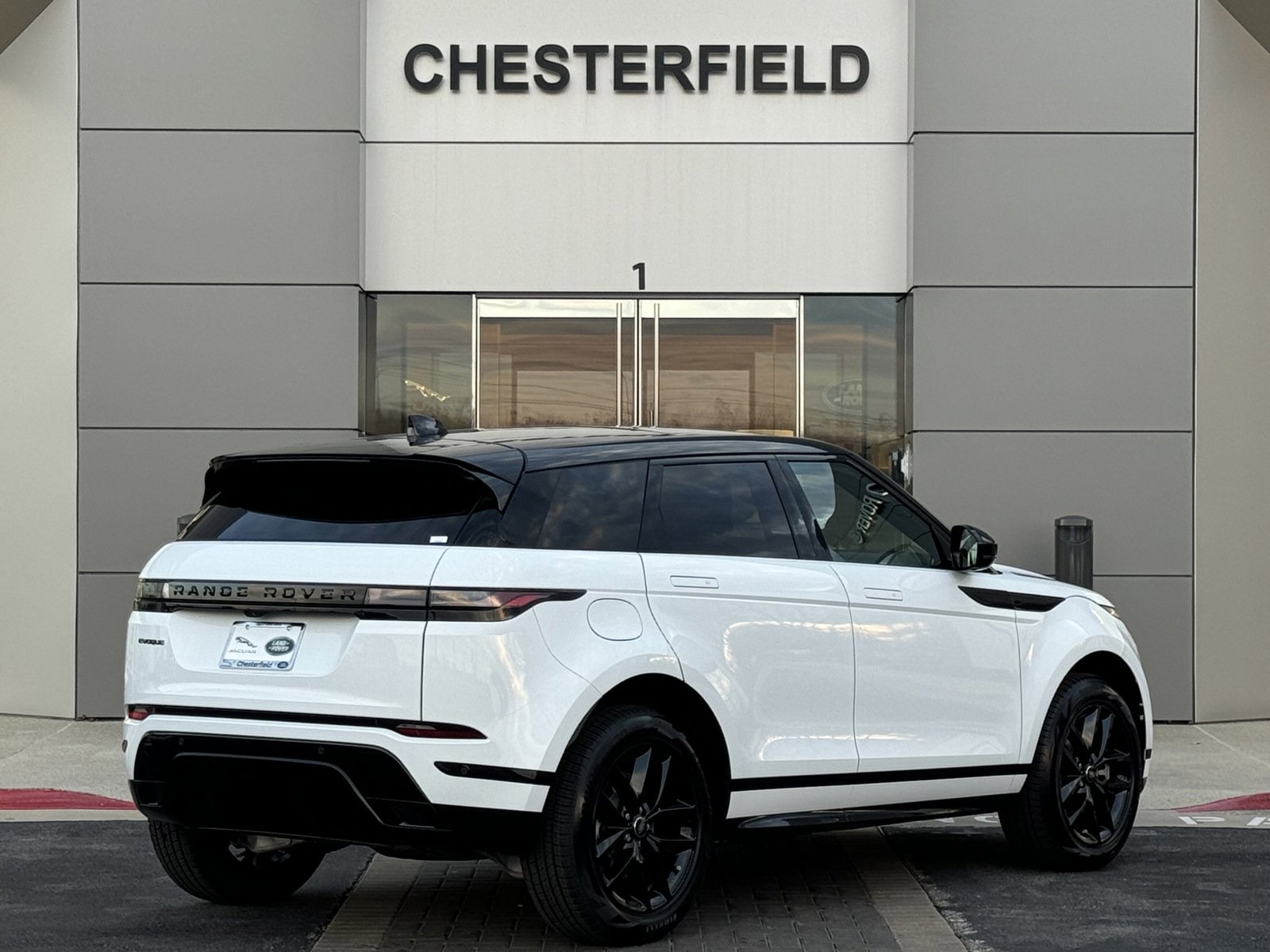 2025 Land Rover Range Rover Evoque Dynamic SE photo 2