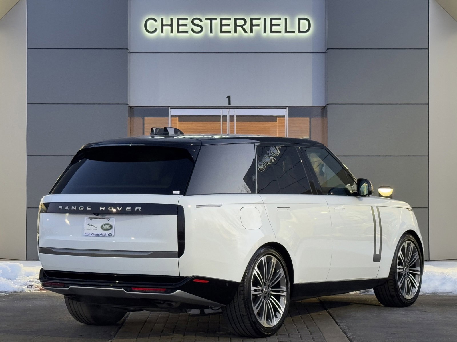 2025 Land Rover Range Rover SE photo 2