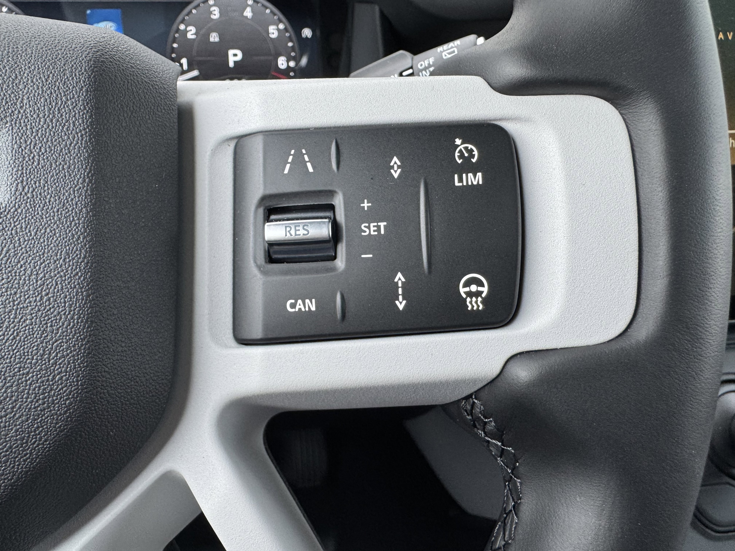 2026 Land Rover Defender X-Dynamic SE - Photo 18
