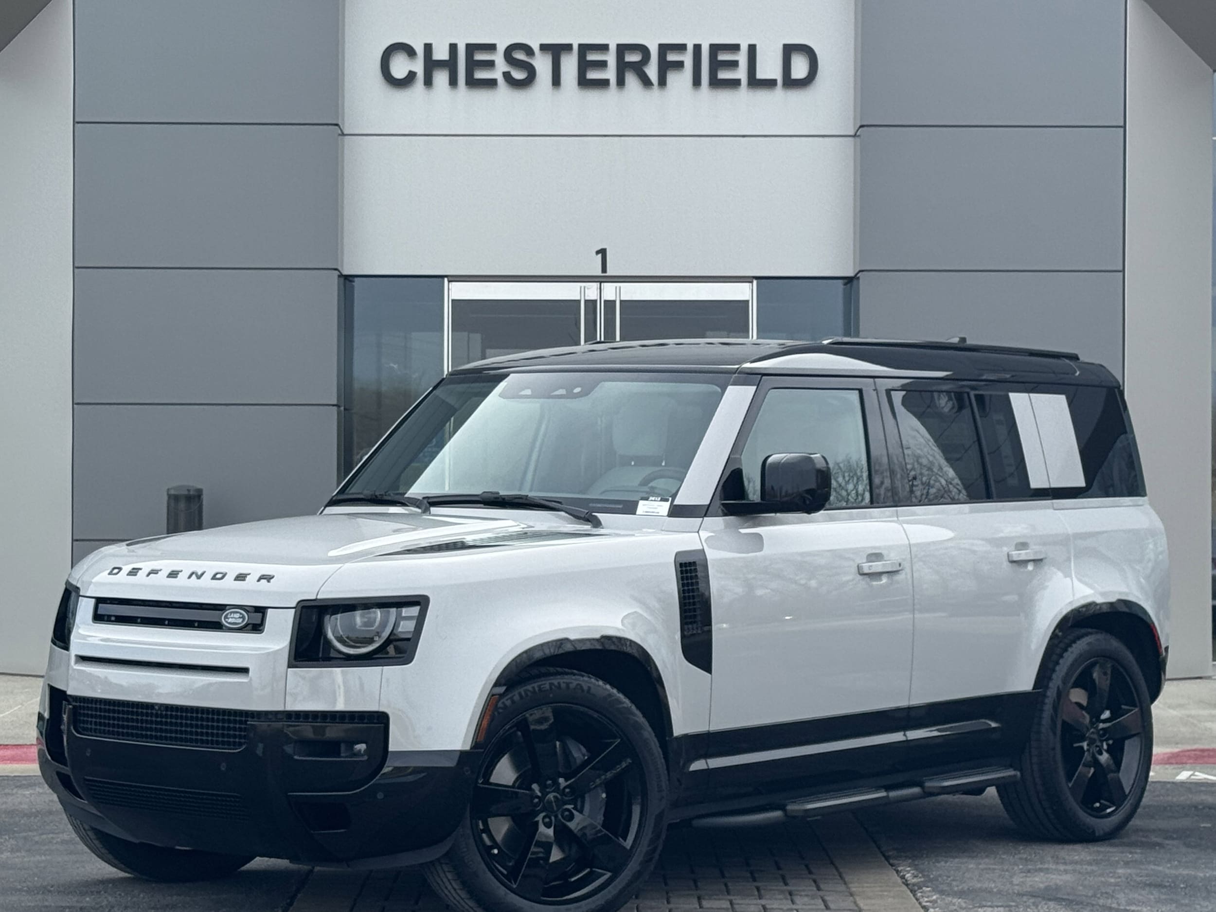 2026 Land Rover Defender X-Dynamic SE's photo