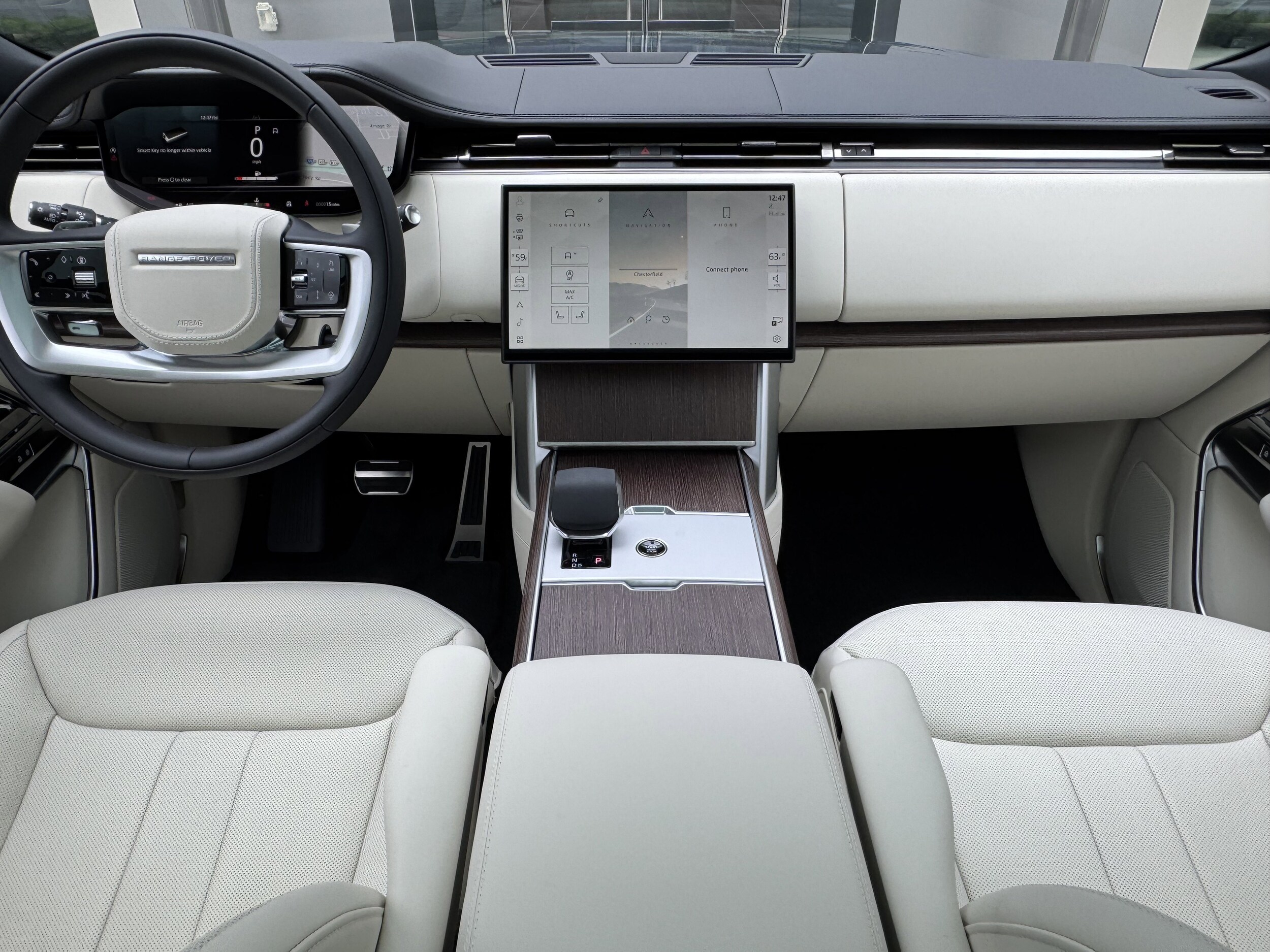 2025 Land Rover Range Rover SE photo 4