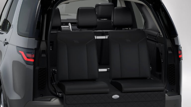 2025 Land Rover Discovery trunk seats