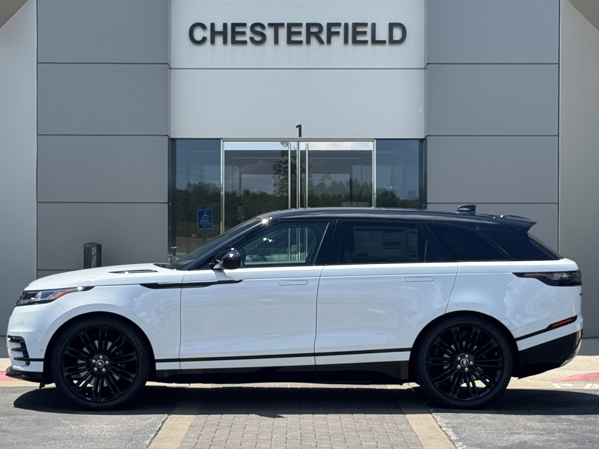 2026 Land Rover Range Rover Velar SE photo 3