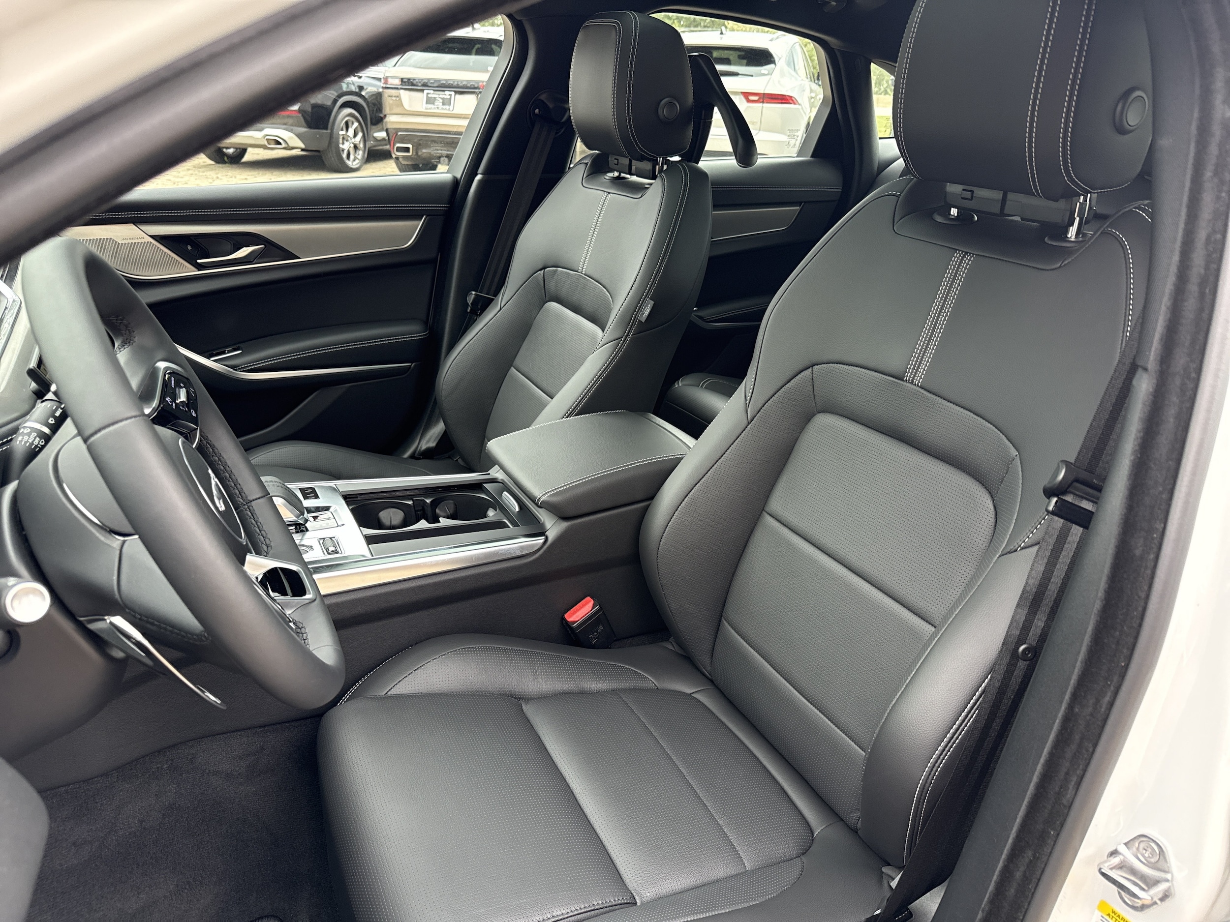 2024 Jaguar XF R-Dynamic SE - Photo 10
