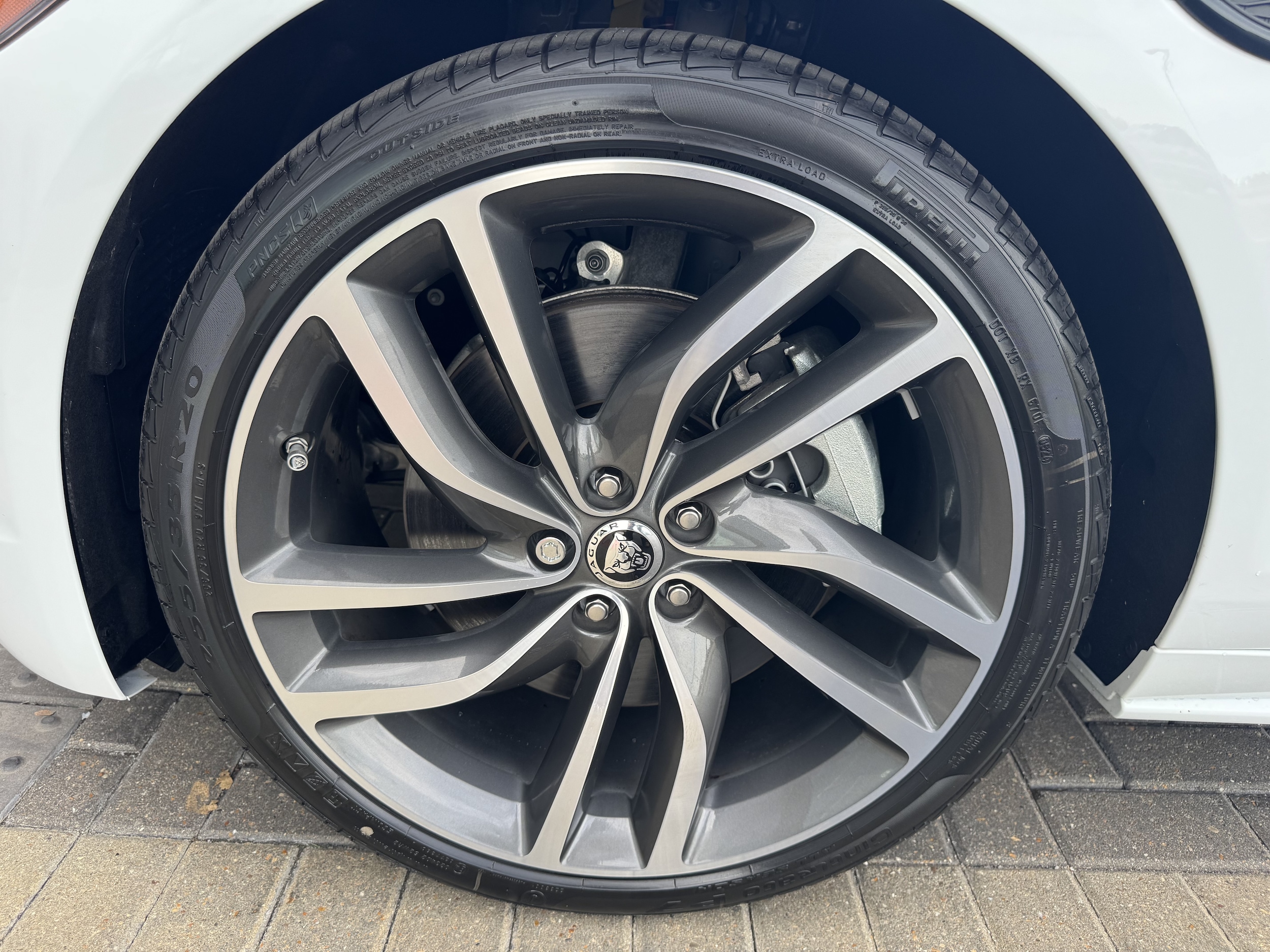 2024 Jaguar XF R-Dynamic SE - Photo 9