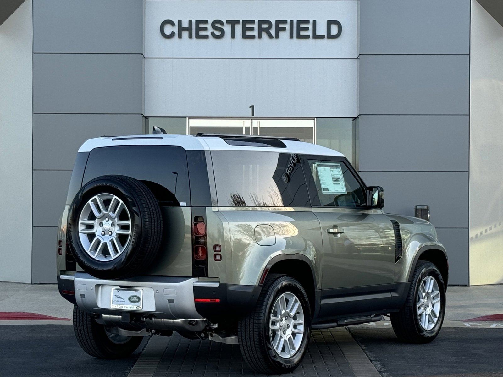 2025 Land Rover Defender 90 S photo 2