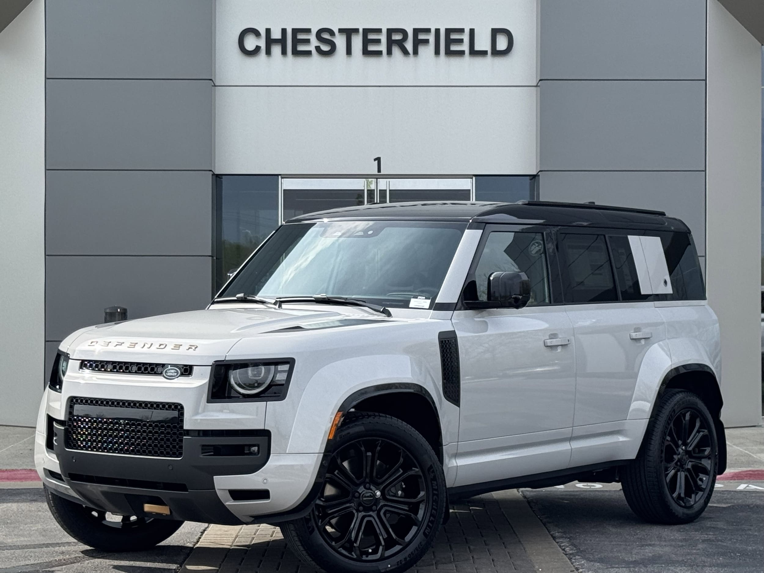 2026 Land Rover Defender 110 OCTA P635's photo