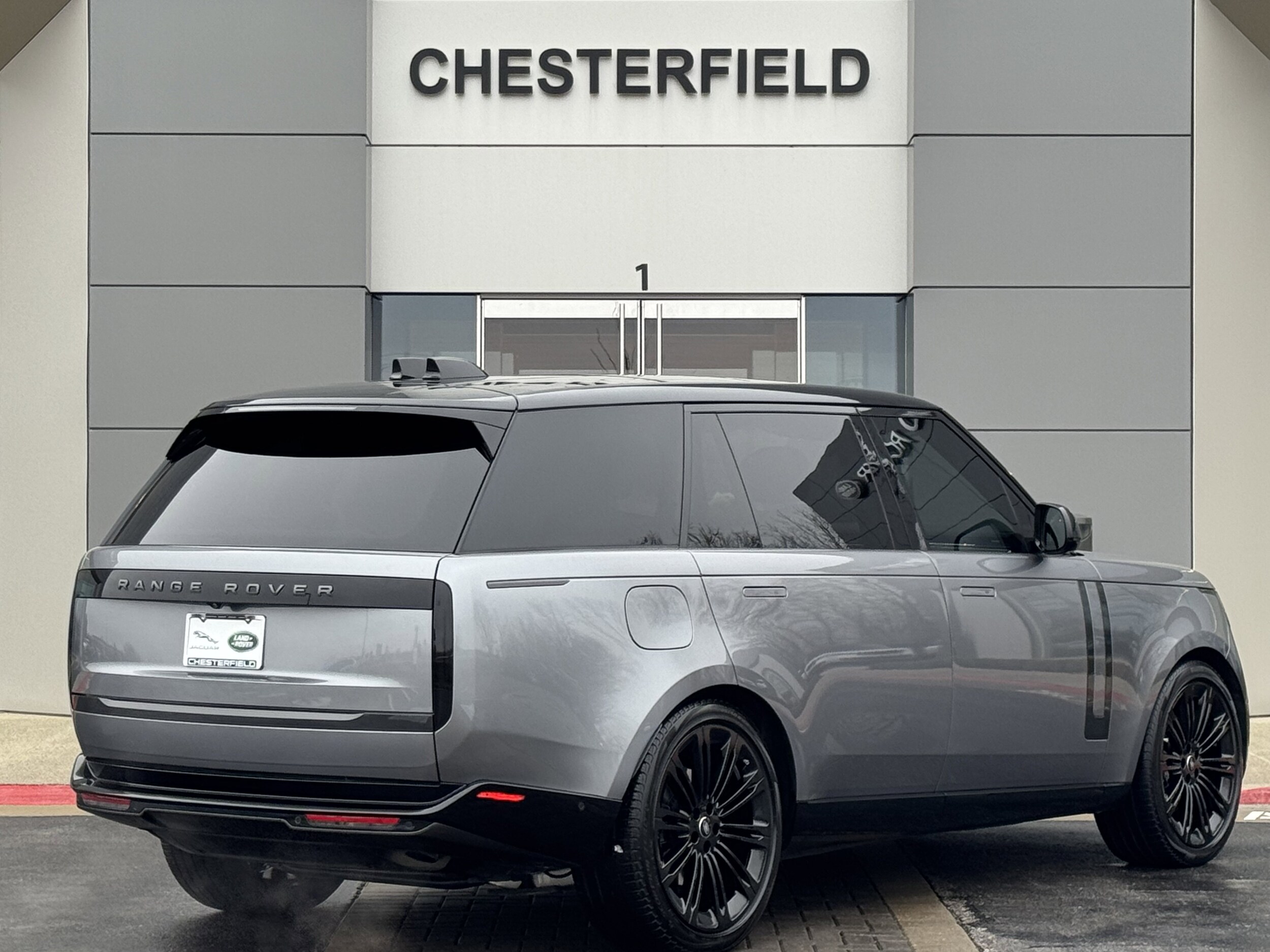 2024 Land Rover Range Rover SE photo 2