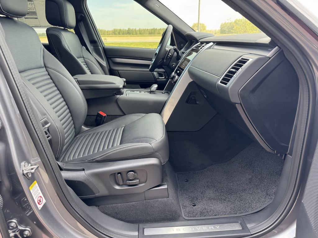 New 2025 Land Rover Discovery Dynamic SE SUV