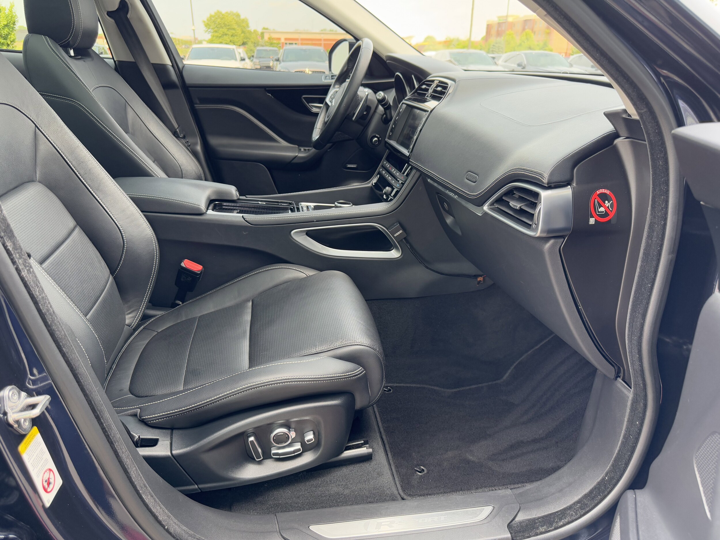 2018 Jaguar F-PACE R-Sport photo 3