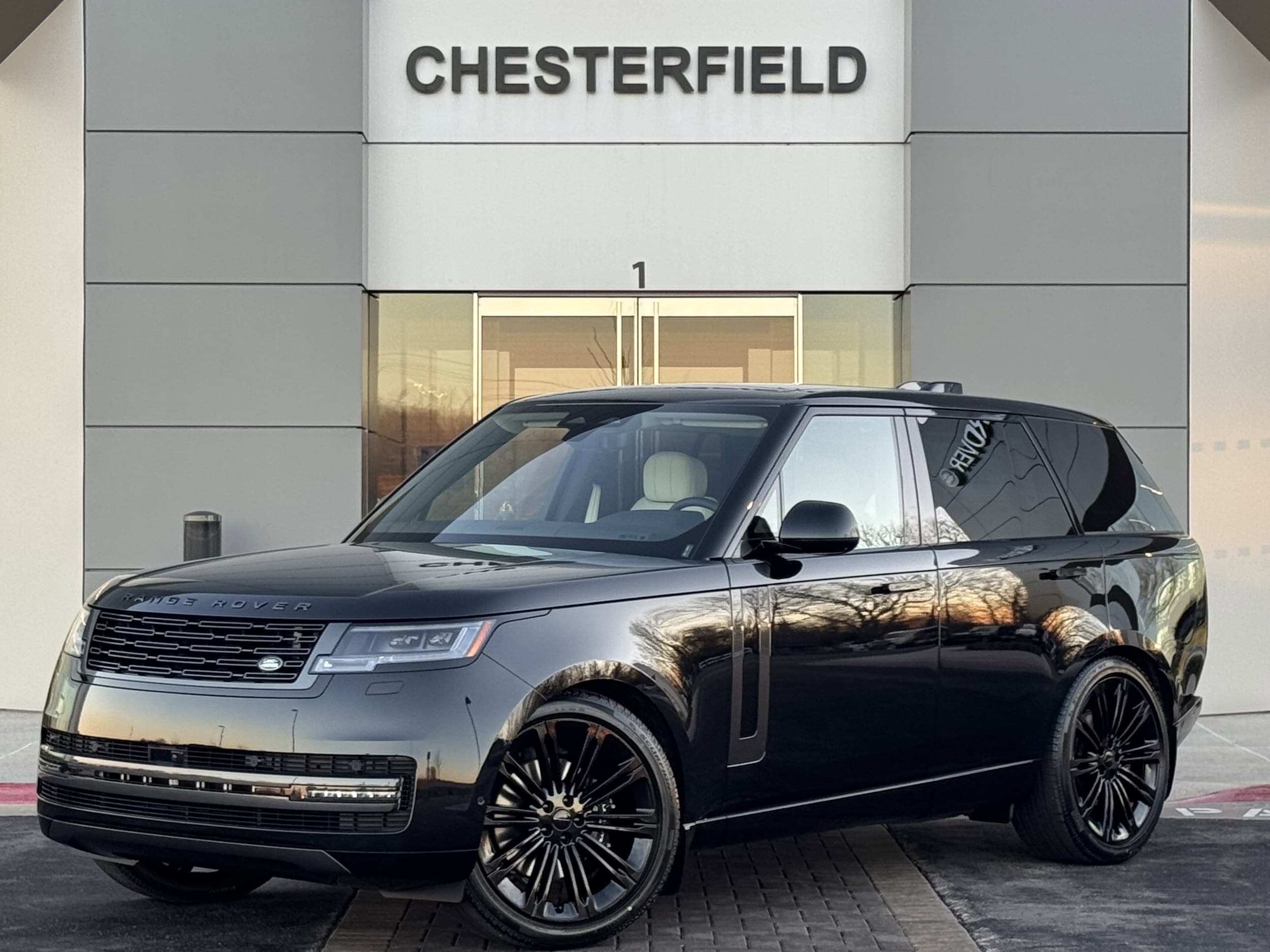 2026 Land Rover Range Rover SE's photo