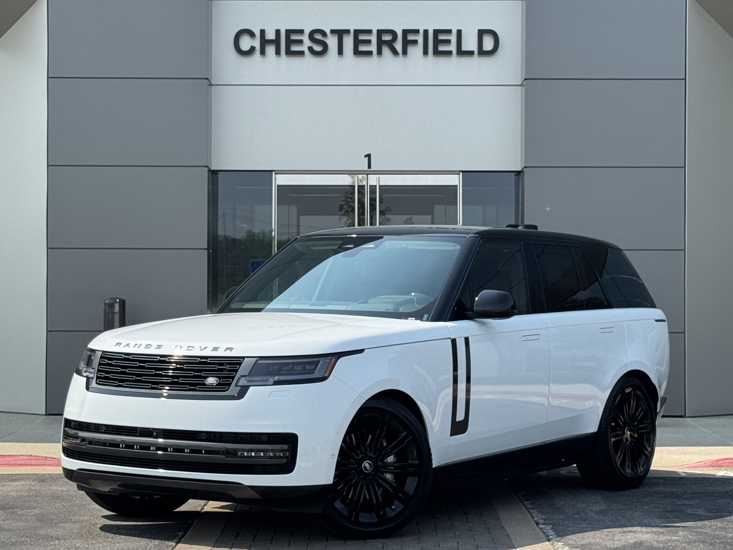 2025 Land Rover Range Rover SE's photo
