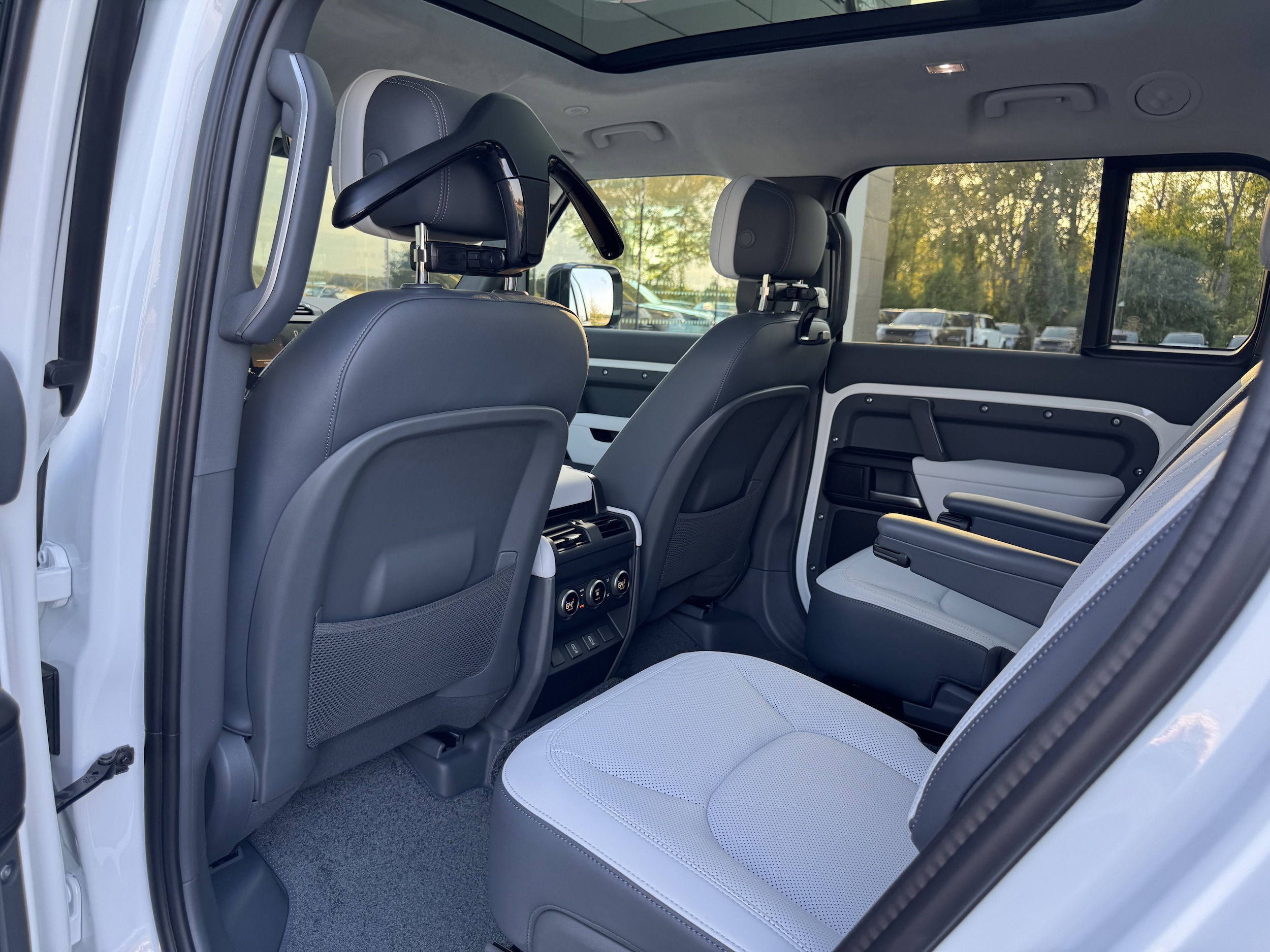 2026 Land Rover Defender V8 - Photo 27