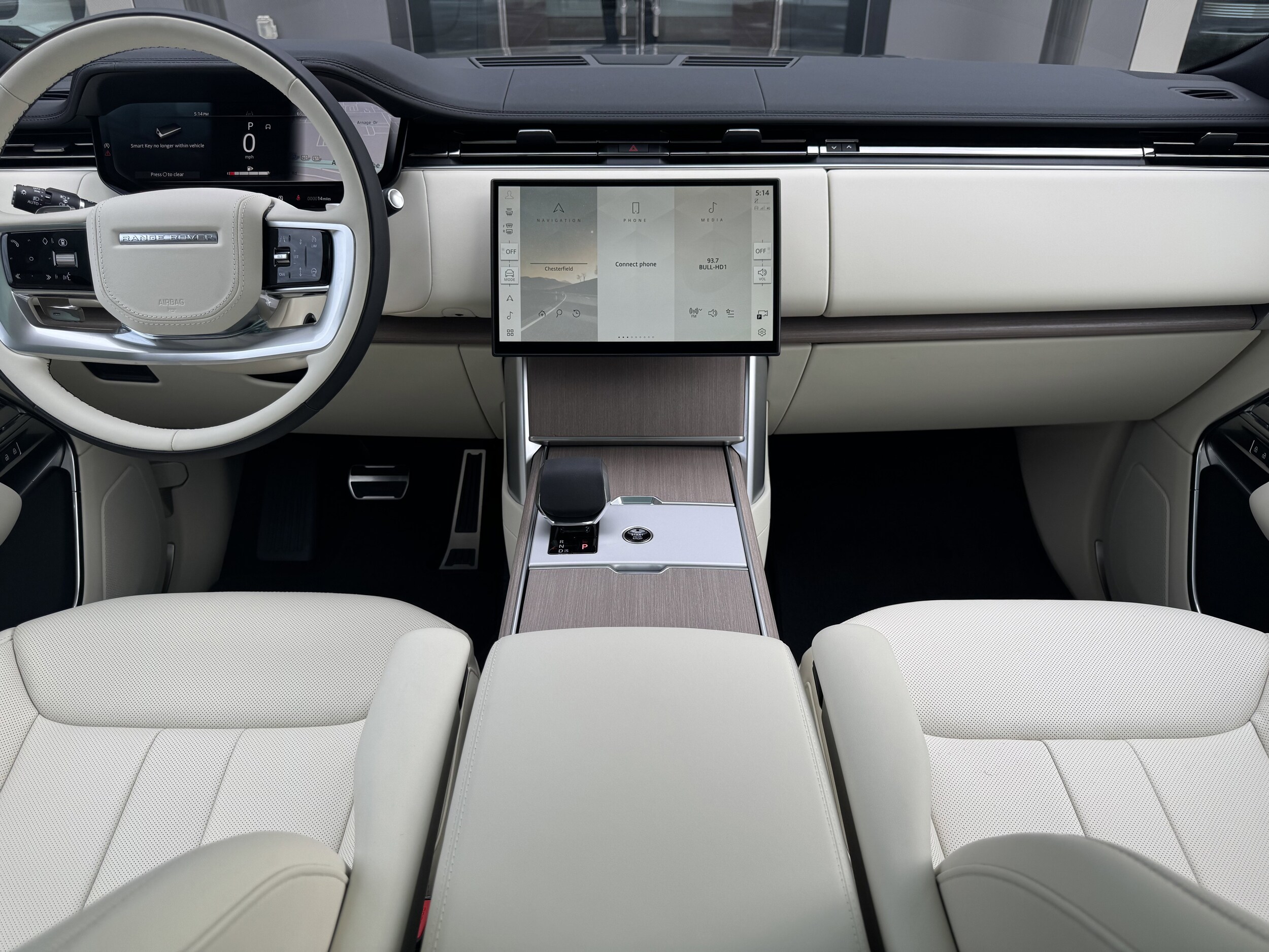 2025 Land Rover Range Rover SE photo 4