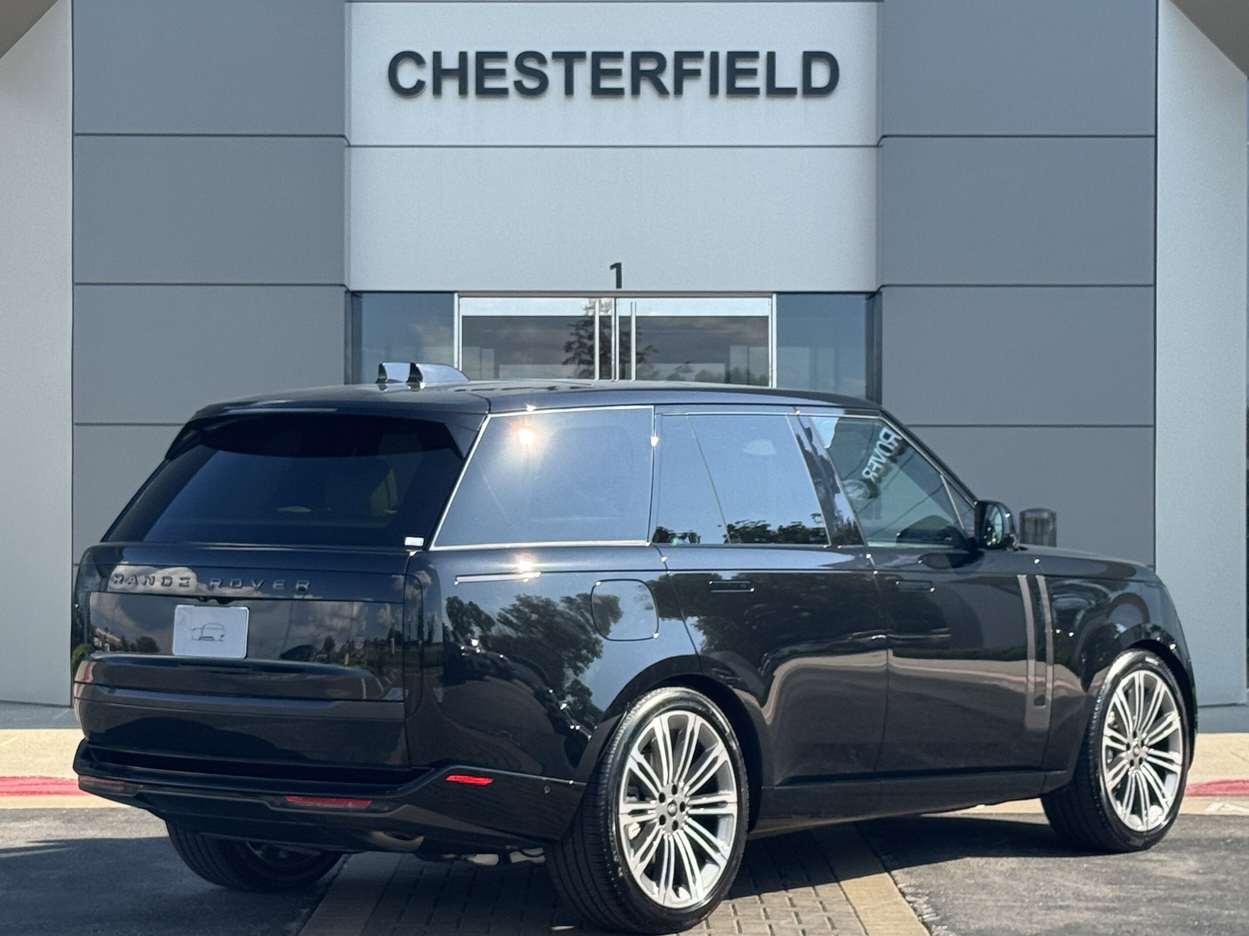 2025 Land Rover Range Rover SE photo 2