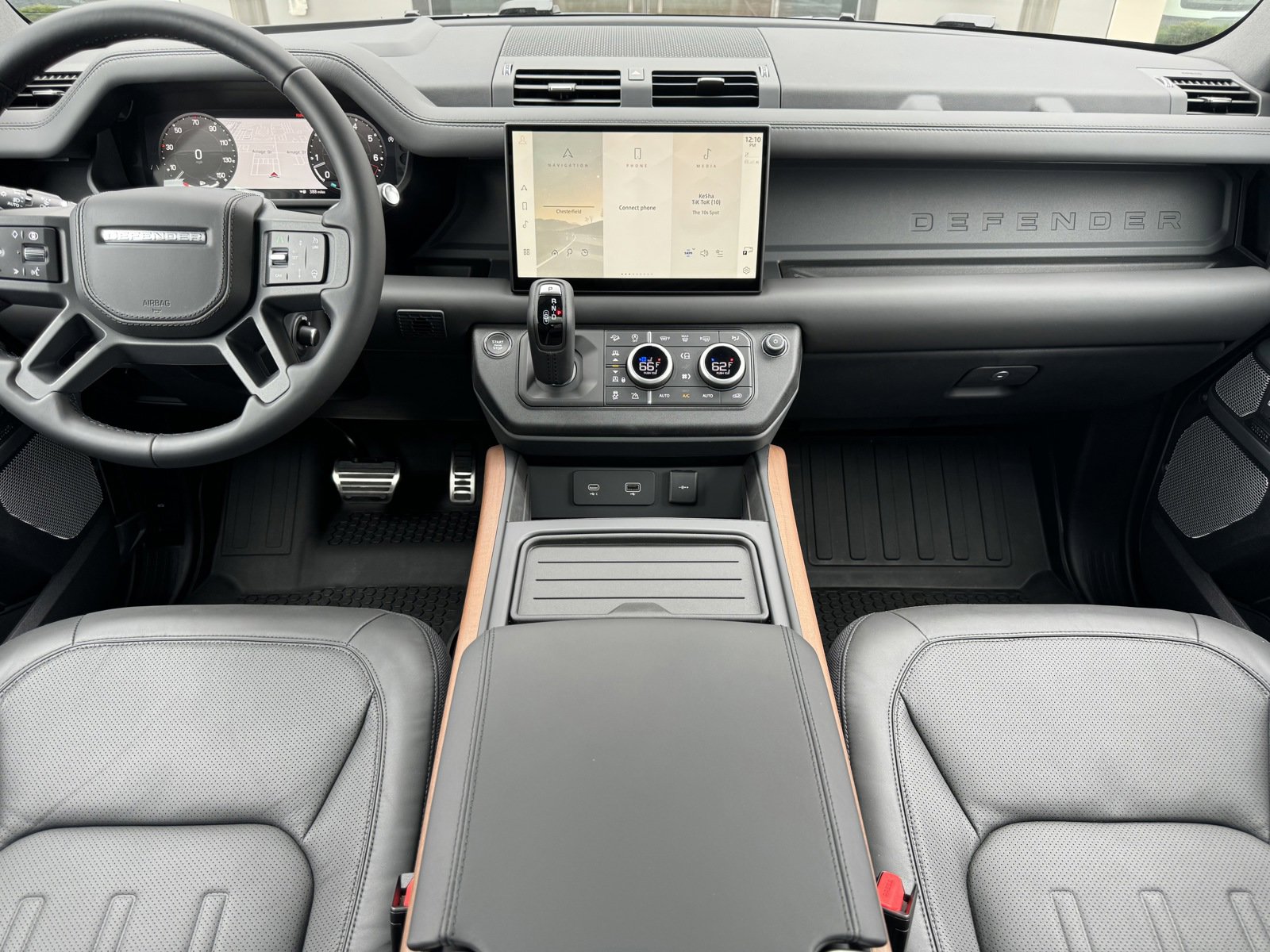 2024 Land Rover Defender 130 X photo 4