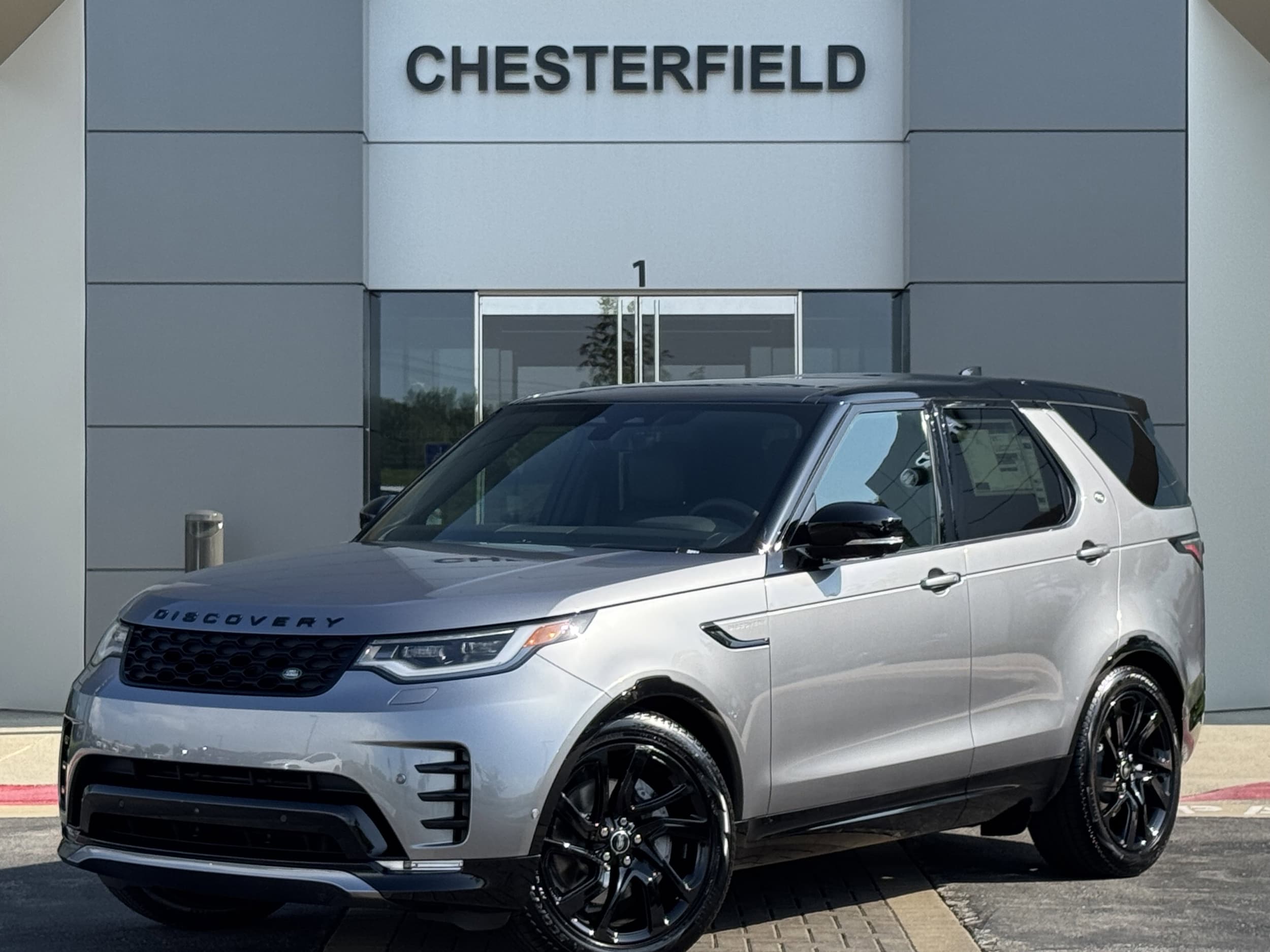2025 Land Rover Discovery Dynamic SE's photo