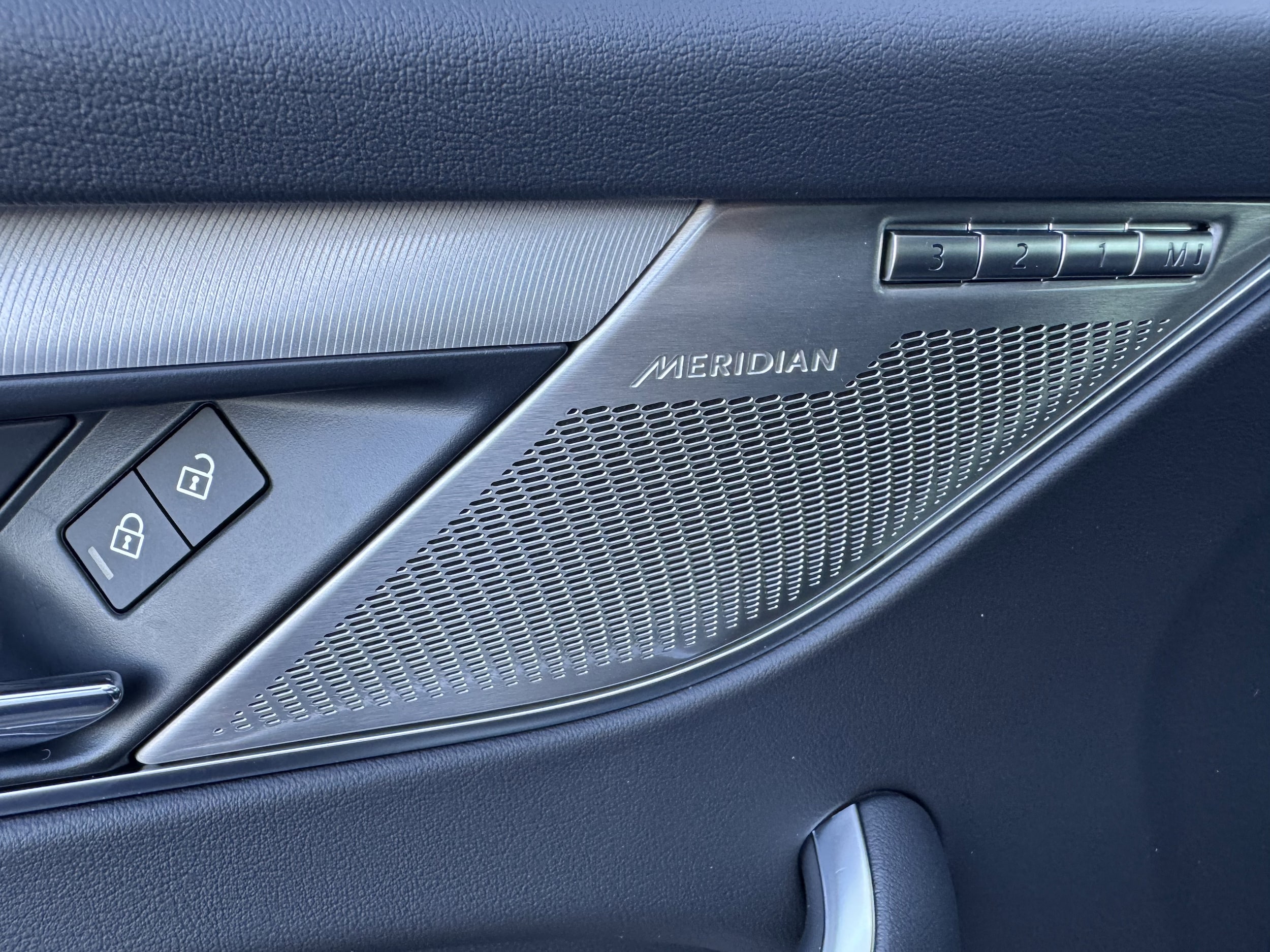 2026 Jaguar F-Pace R-Dynamic S - Photo 11