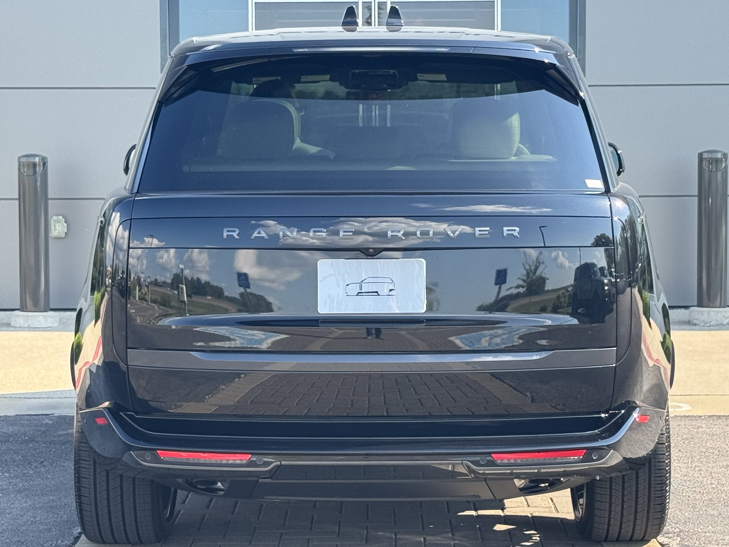 2025 Land Rover Range Rover SE photo 4
