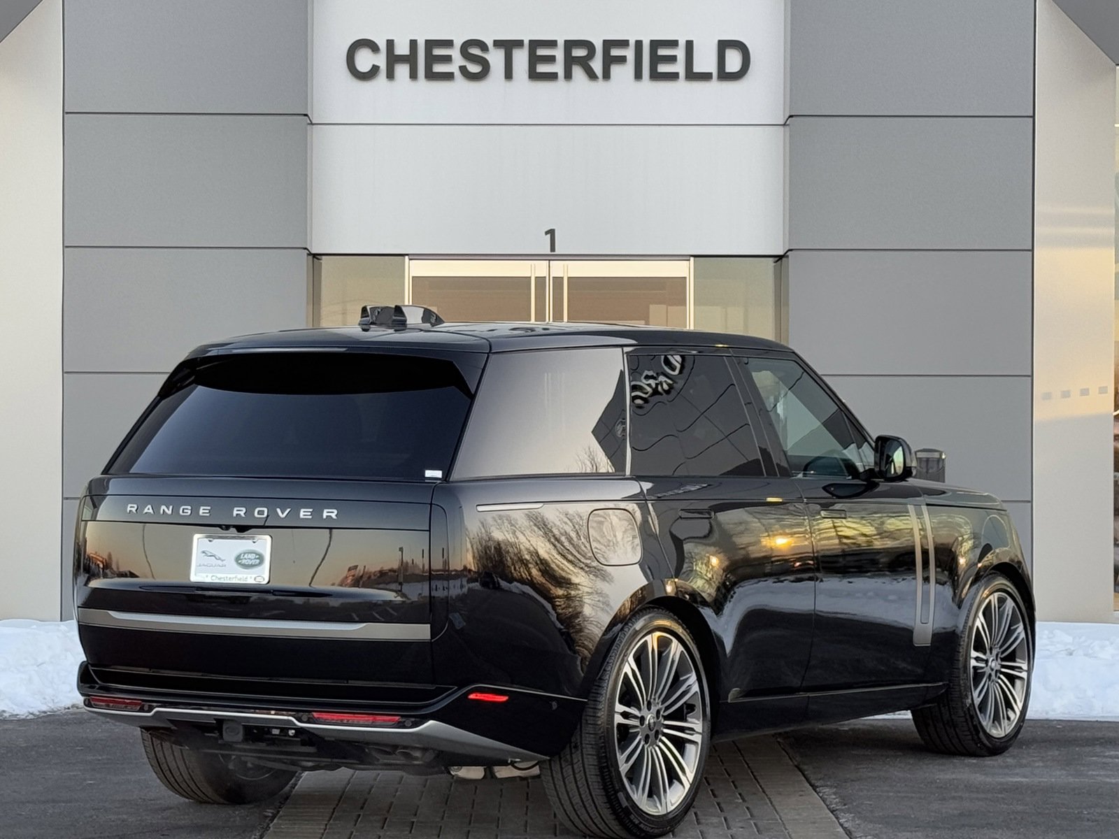 2025 Land Rover Range Rover SE photo 2