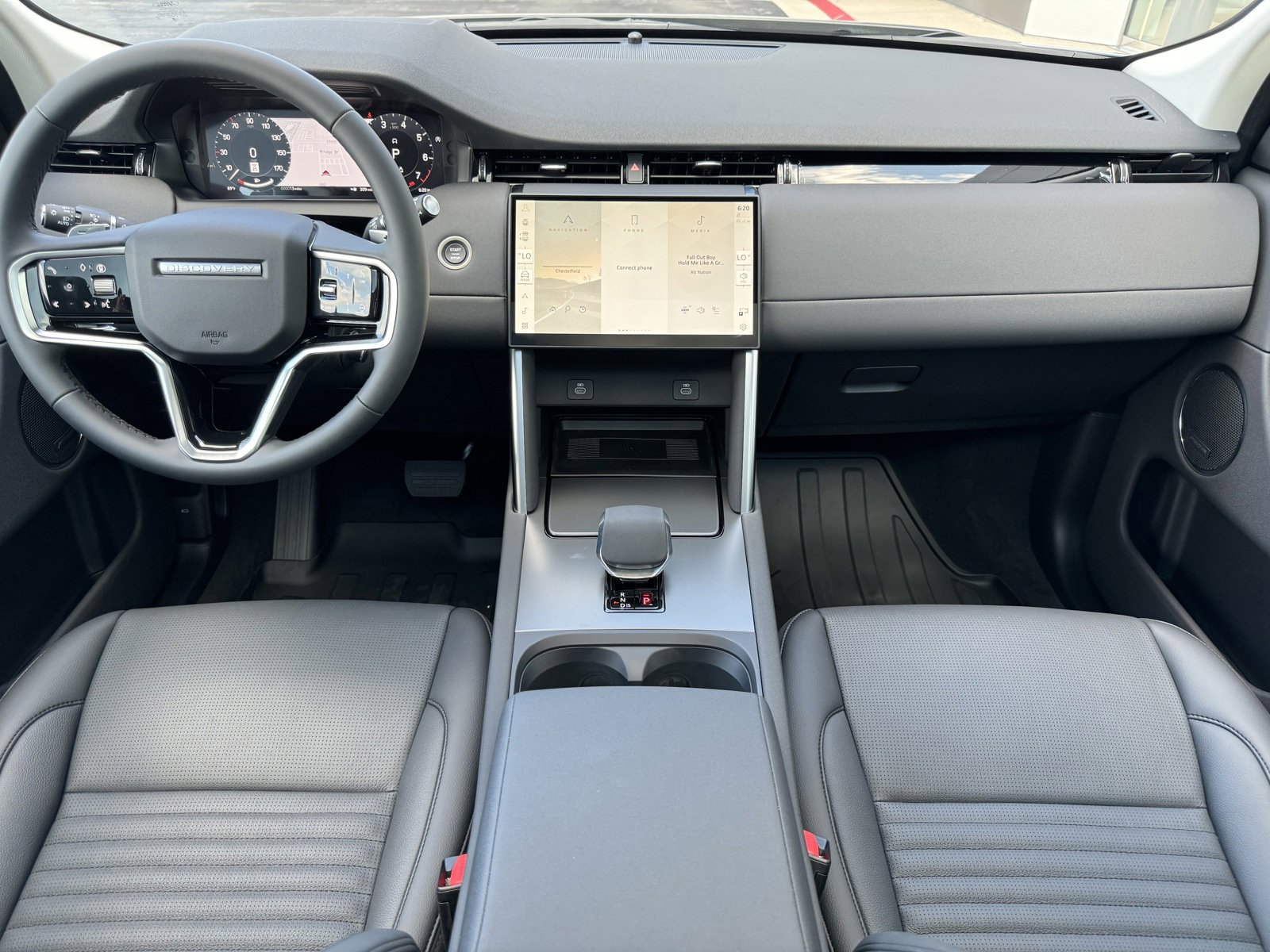 2024 Land Rover Discovery Sport S photo 4