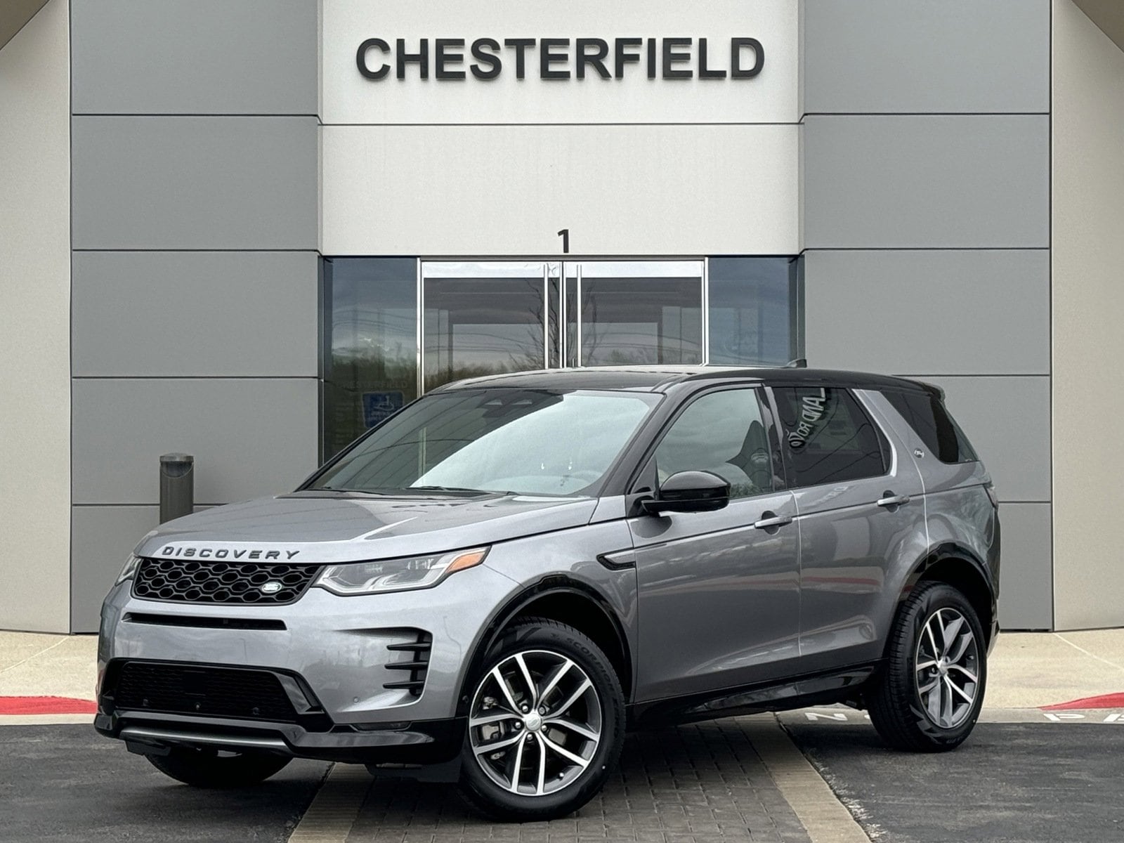 2024 Land Rover Discovery Sport 2.0 Dynamic SE's photo