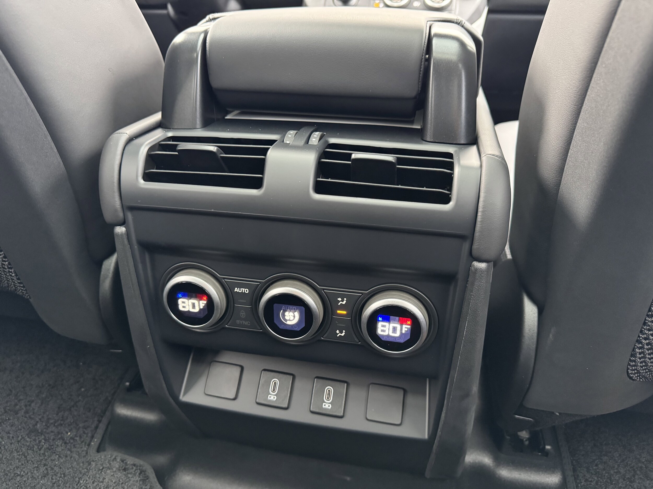 2026 Land Rover Defender X-Dynamic SE - Photo 29
