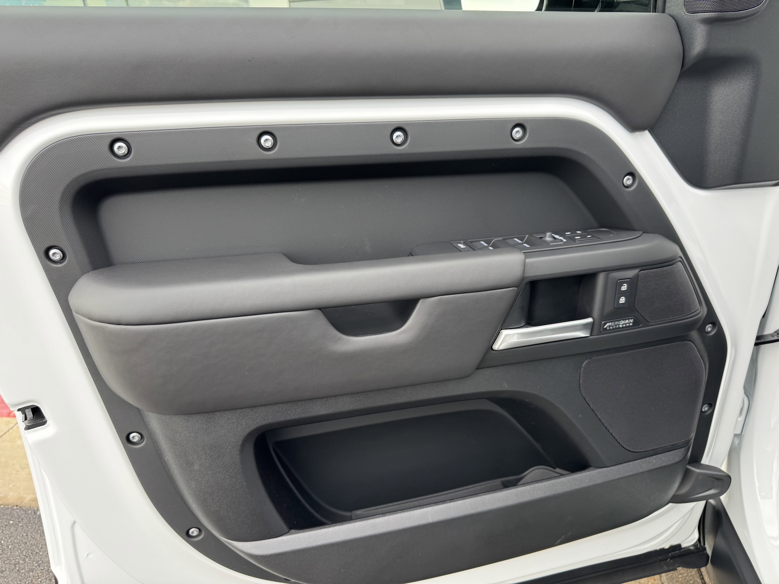 2026 Land Rover Defender X-Dynamic SE - Photo 10