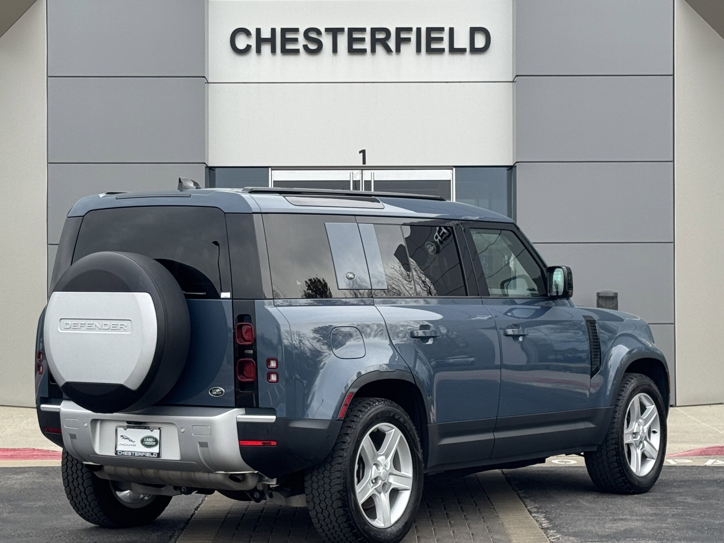 2022 Land Rover Defender SE photo 2