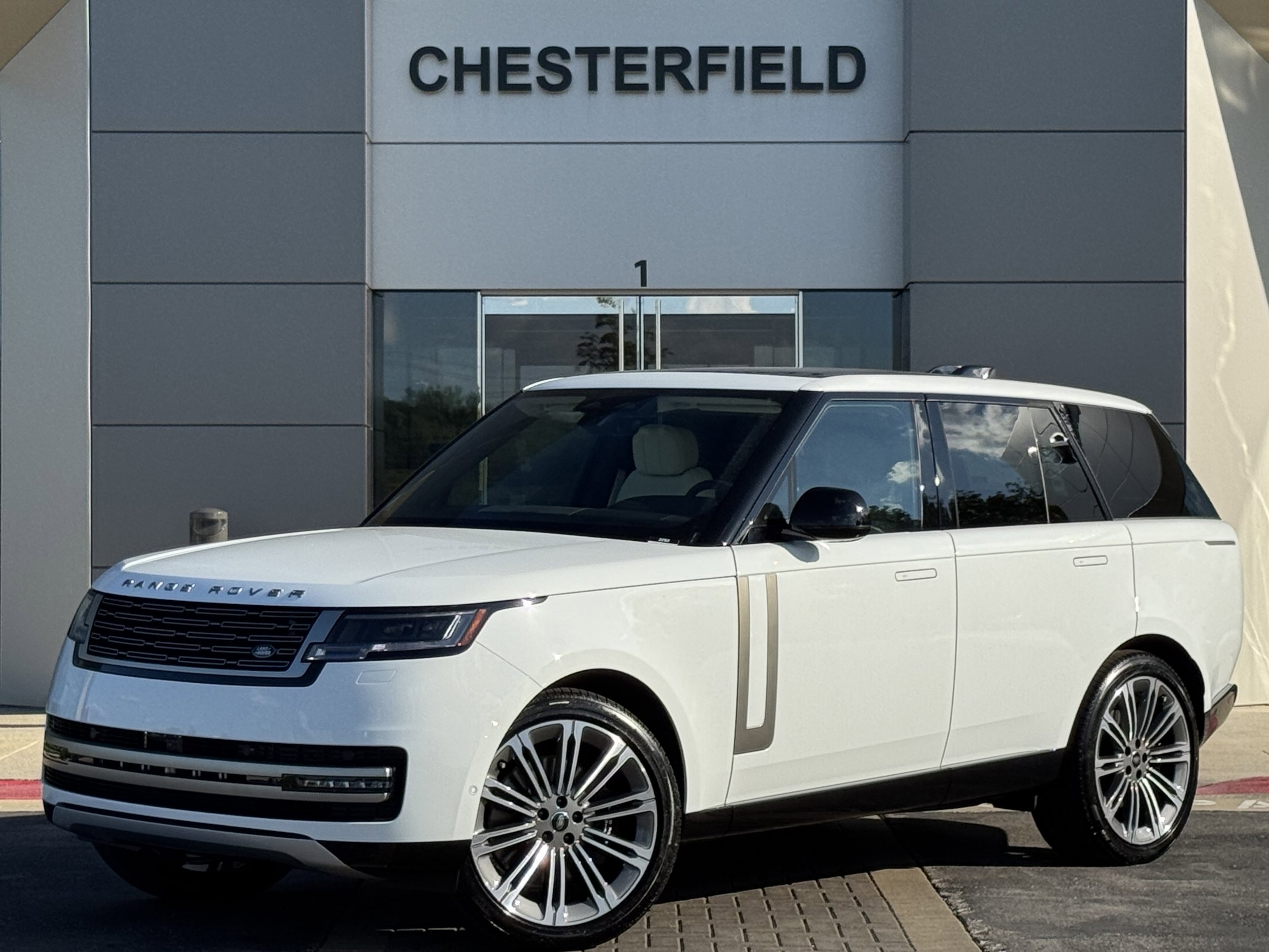 2025 Land Rover Range Rover SE's photo