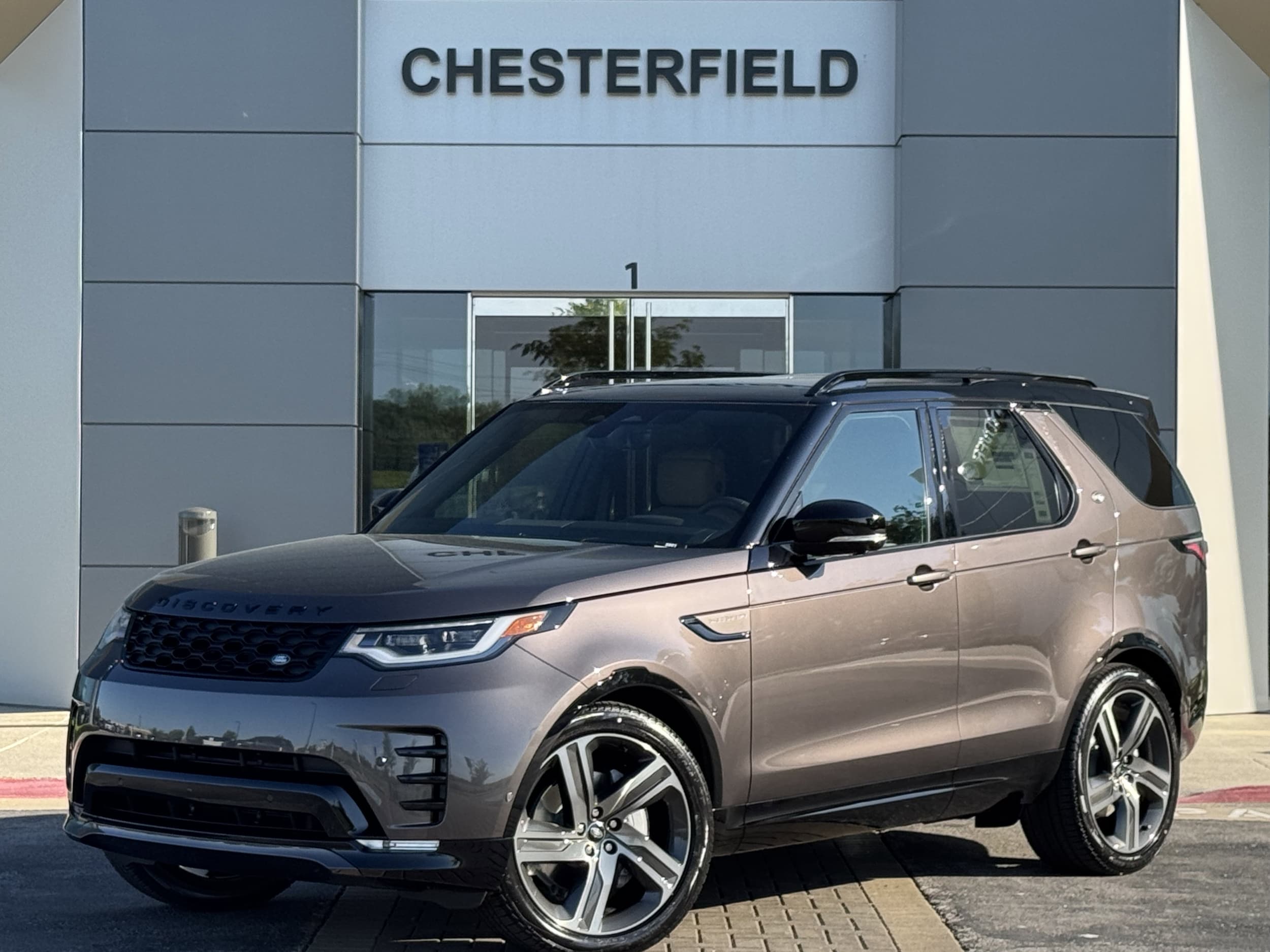 2026 Land Rover Discovery P300 Dynamic SE's photo