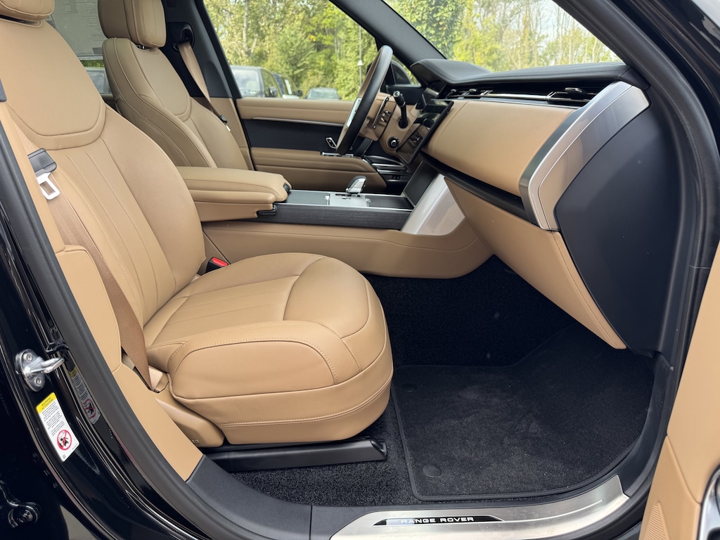 New 2025 Land Rover Range Rover SE SUV