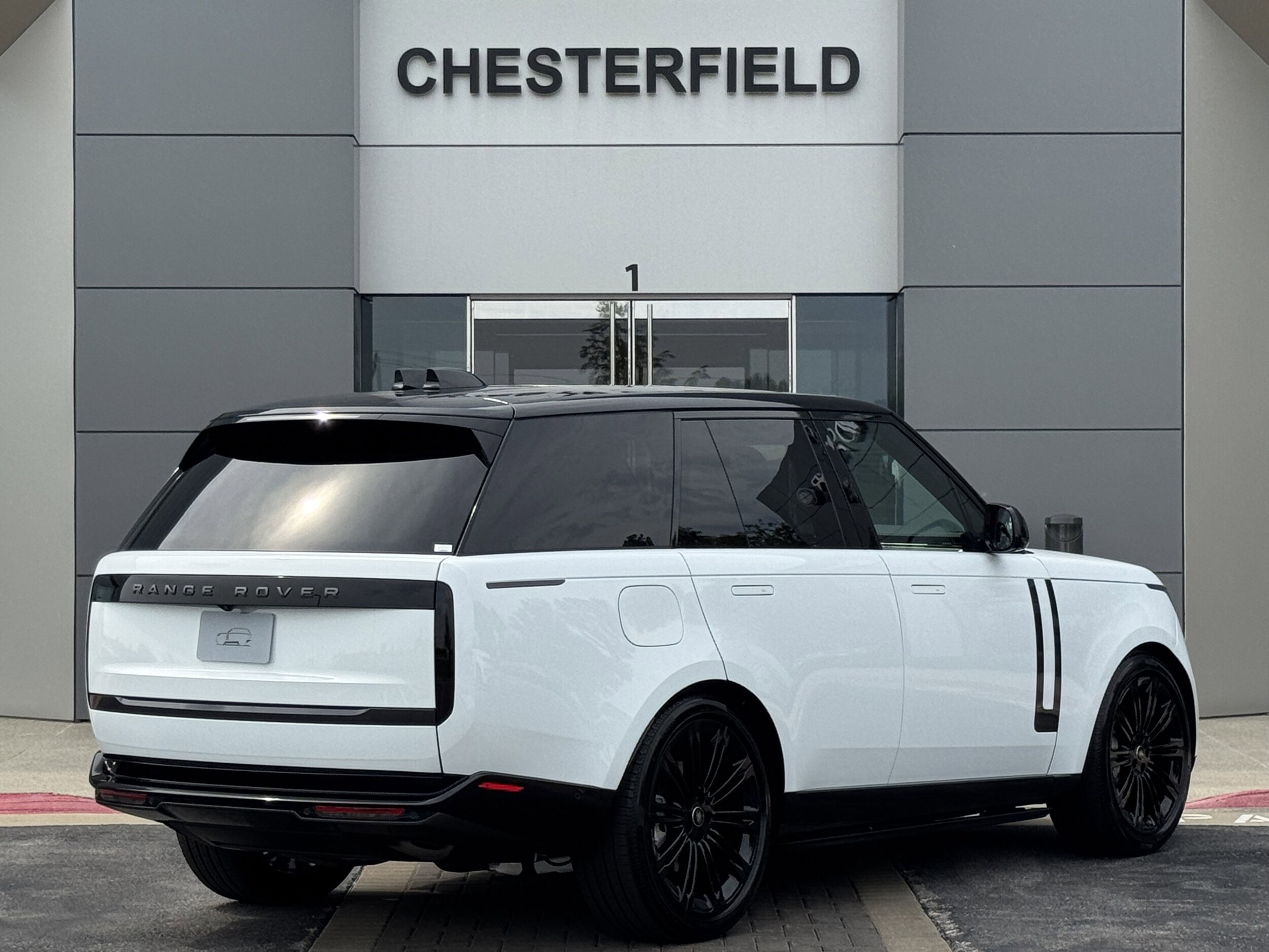 2025 Land Rover Range Rover SE photo 2