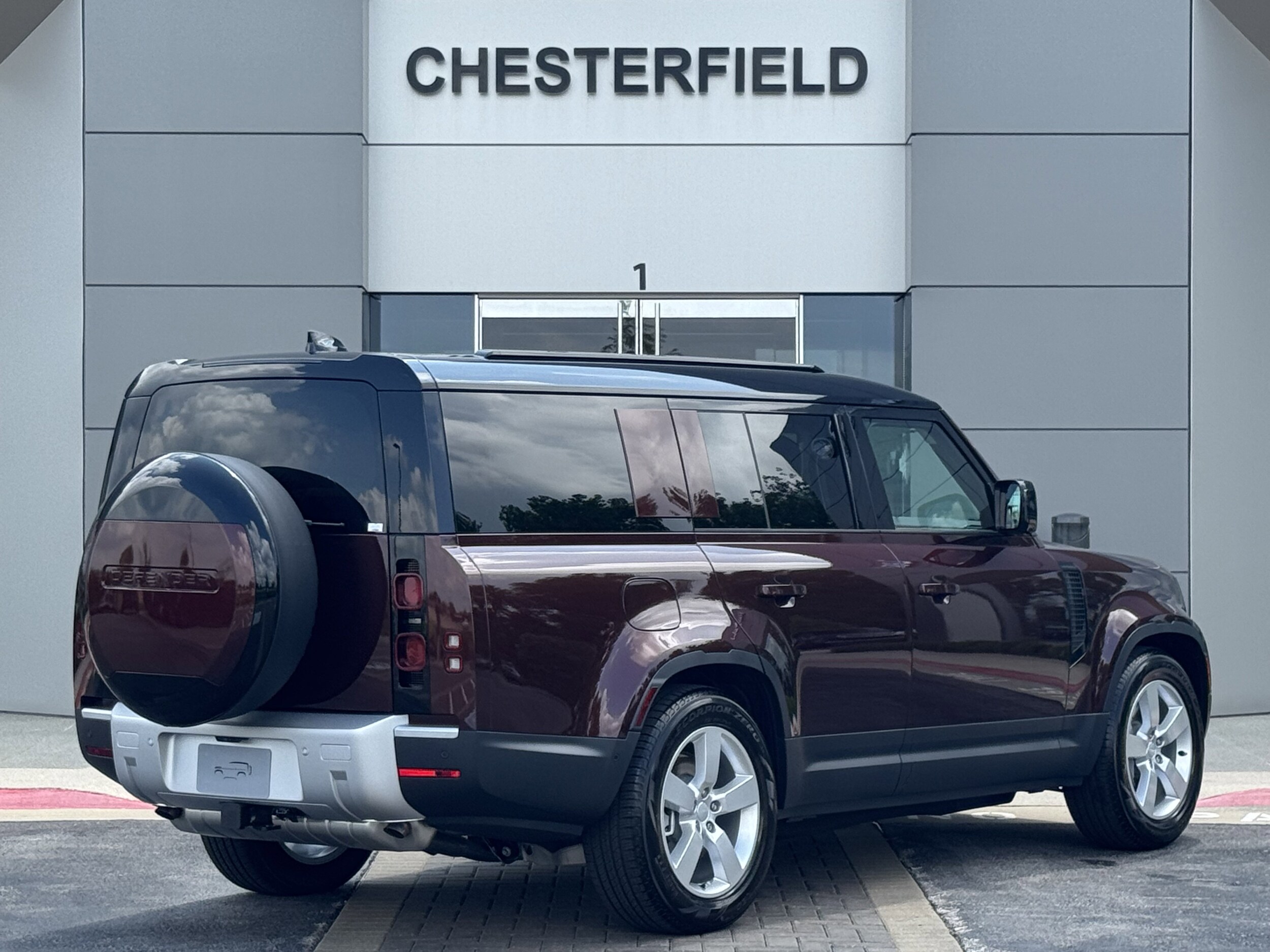 2025 Land Rover Defender 130 S photo 2