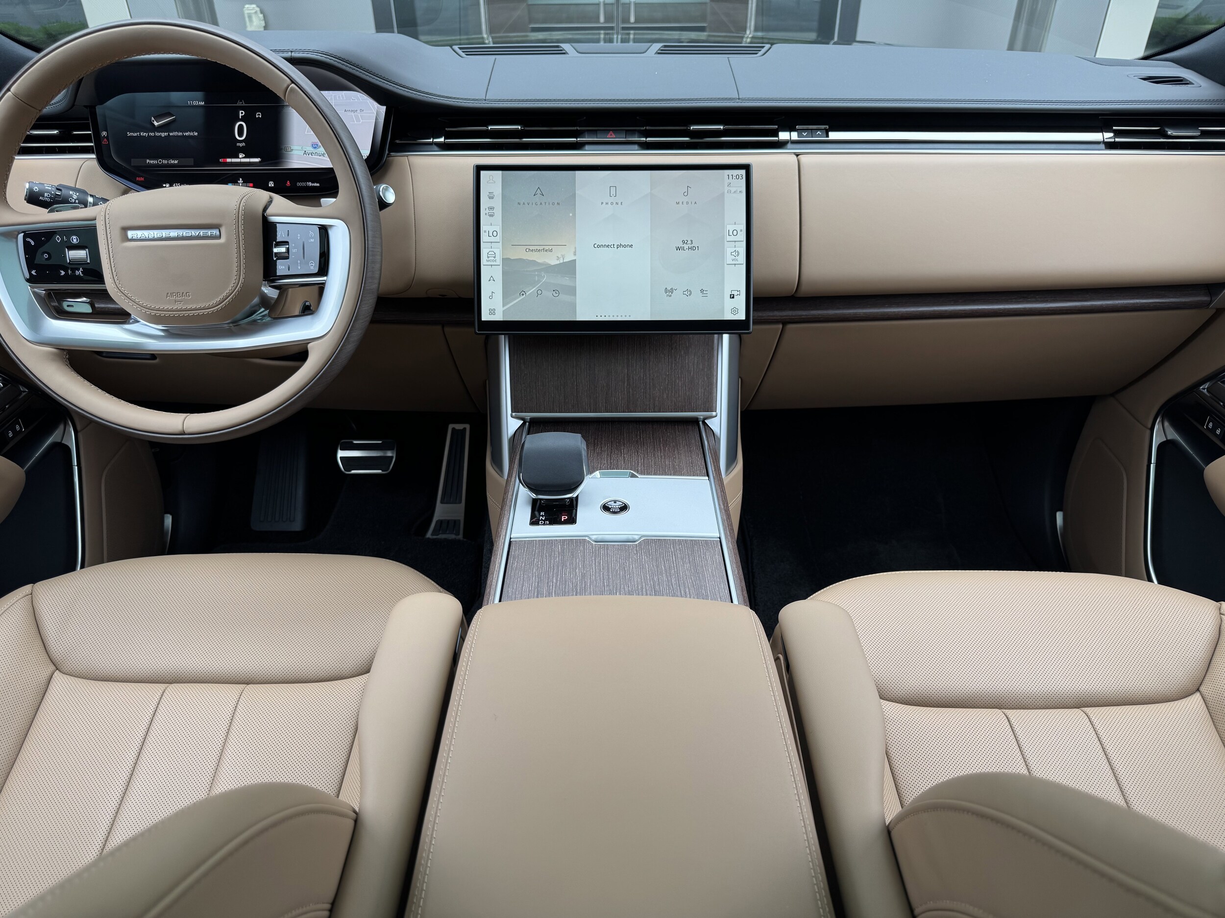 2025 Land Rover Range Rover SE photo 3