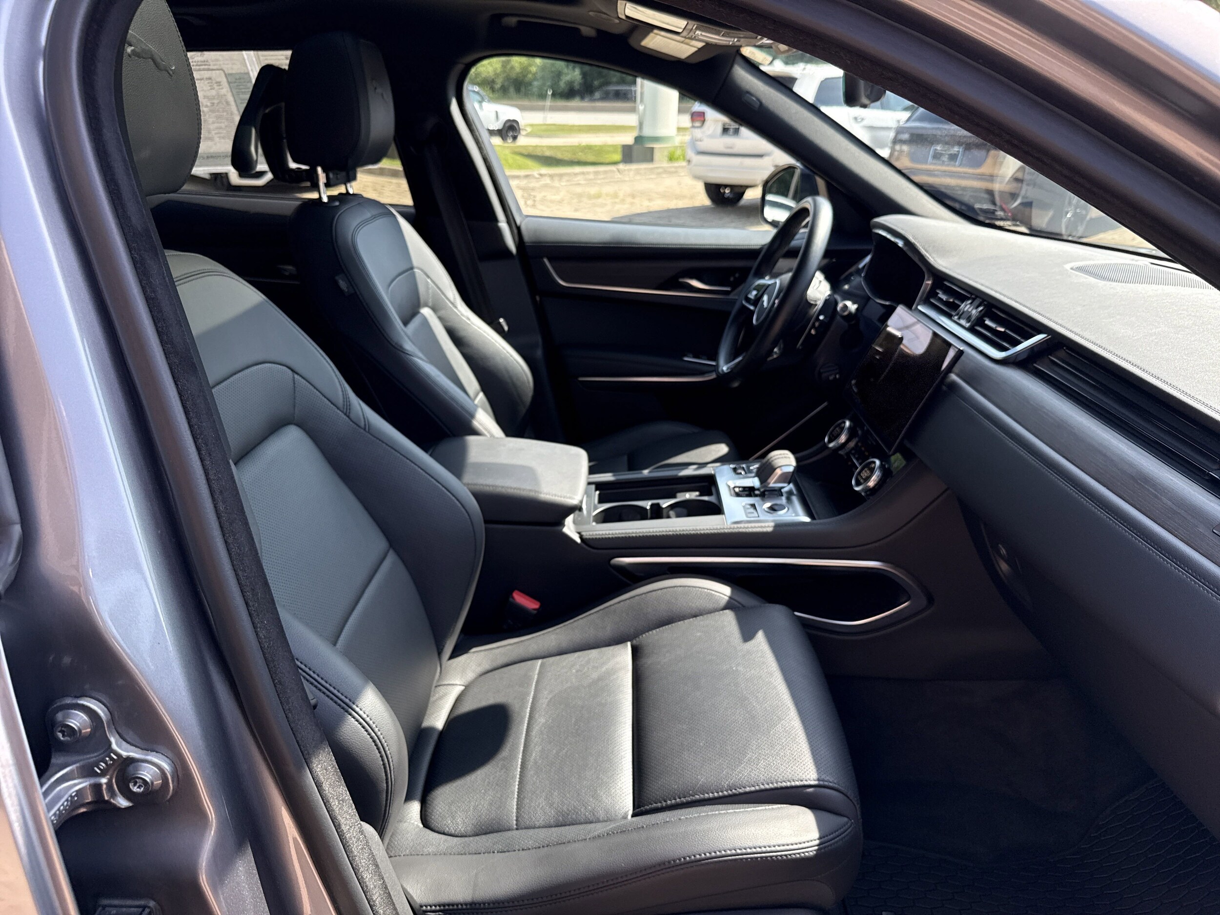 2022 Jaguar F-PACE P250 S photo 3