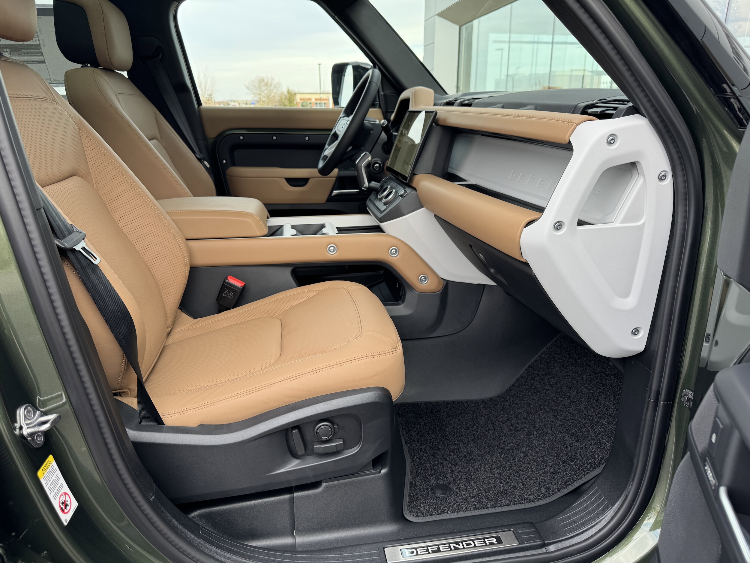 2026 Land Rover Defender X-Dynamic SE's photo