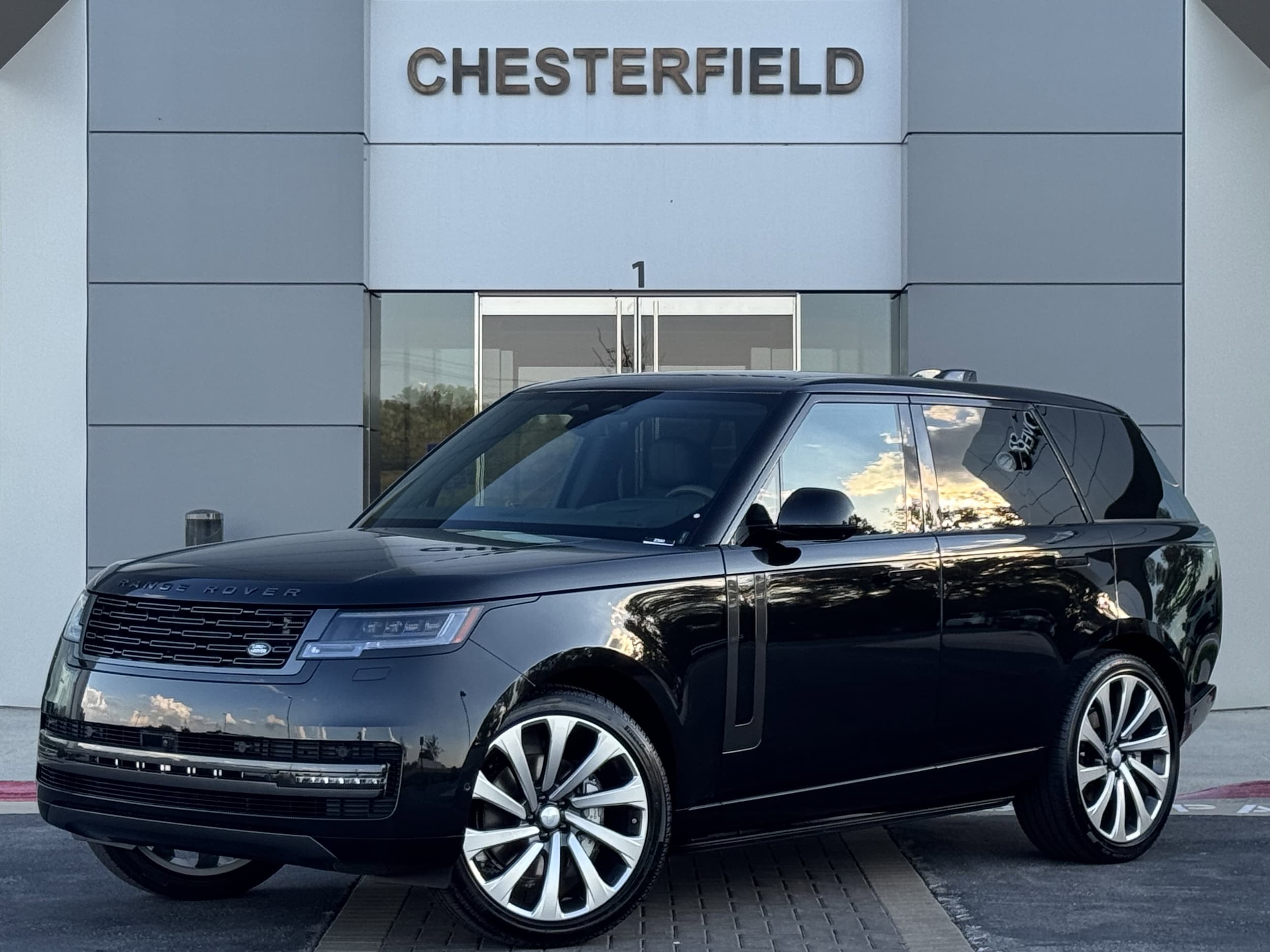 2025 Land Rover Range Rover SE's photo