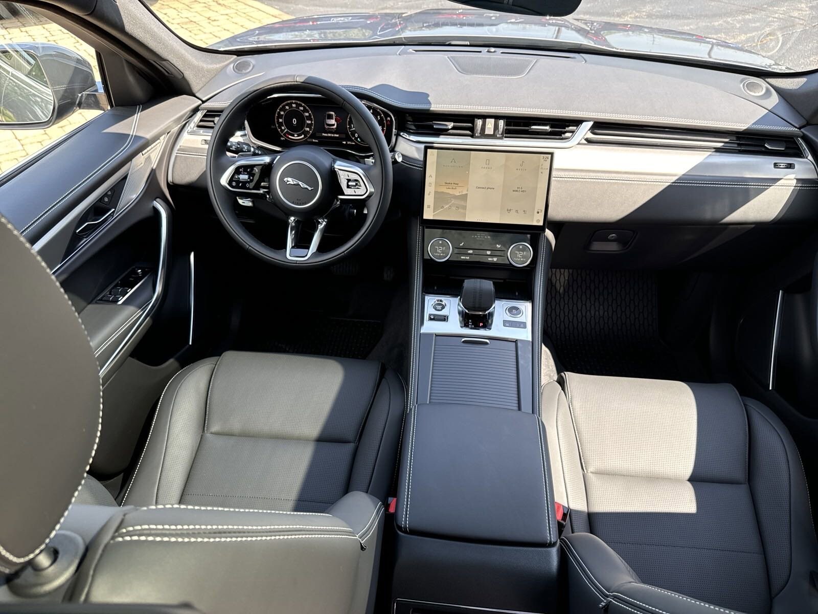 2025 Jaguar F-PACE P250 R-Dynamic S photo 4